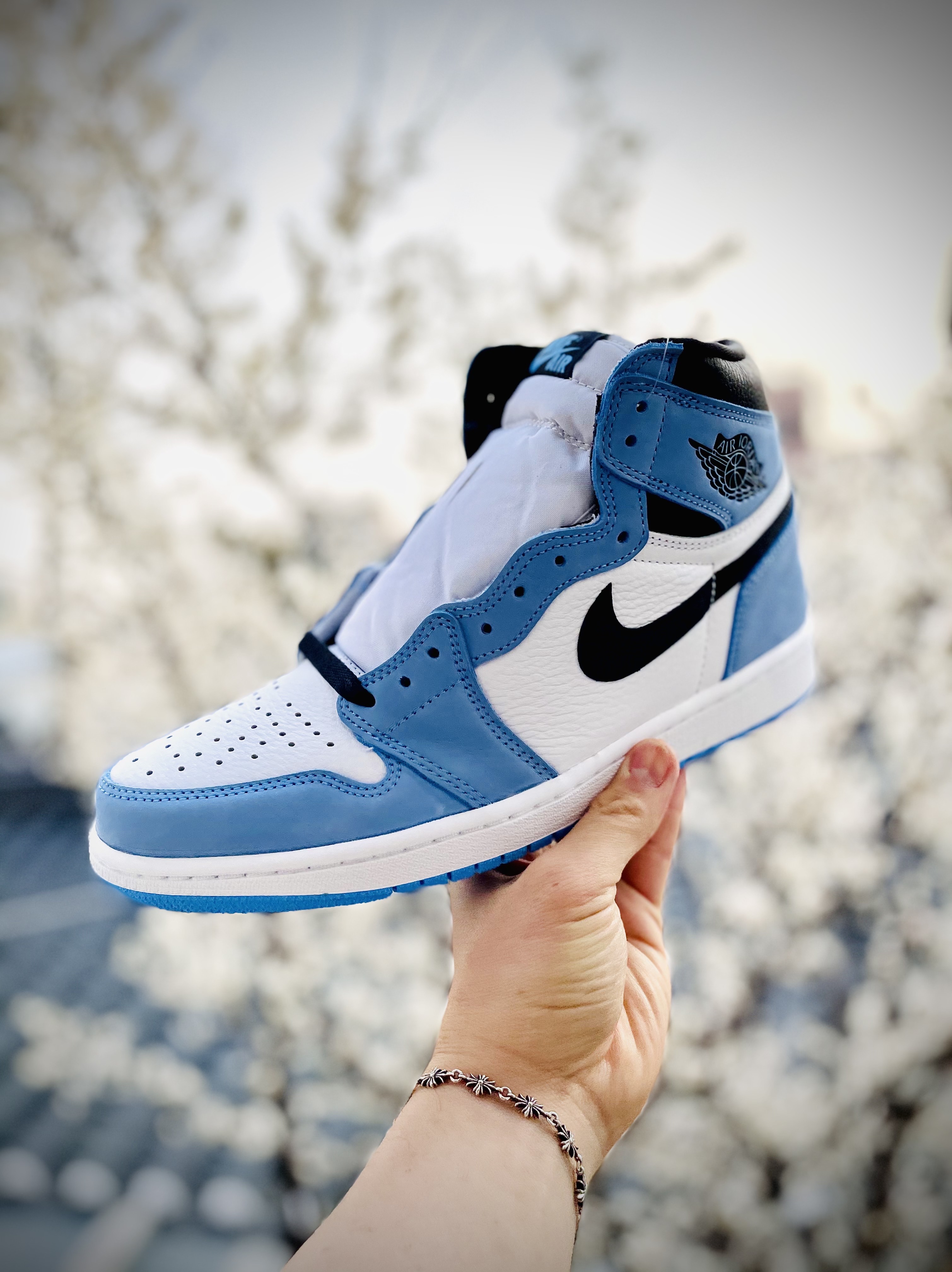 Jordan 1 Retro High OG University Blue 착용 스타일 - 2