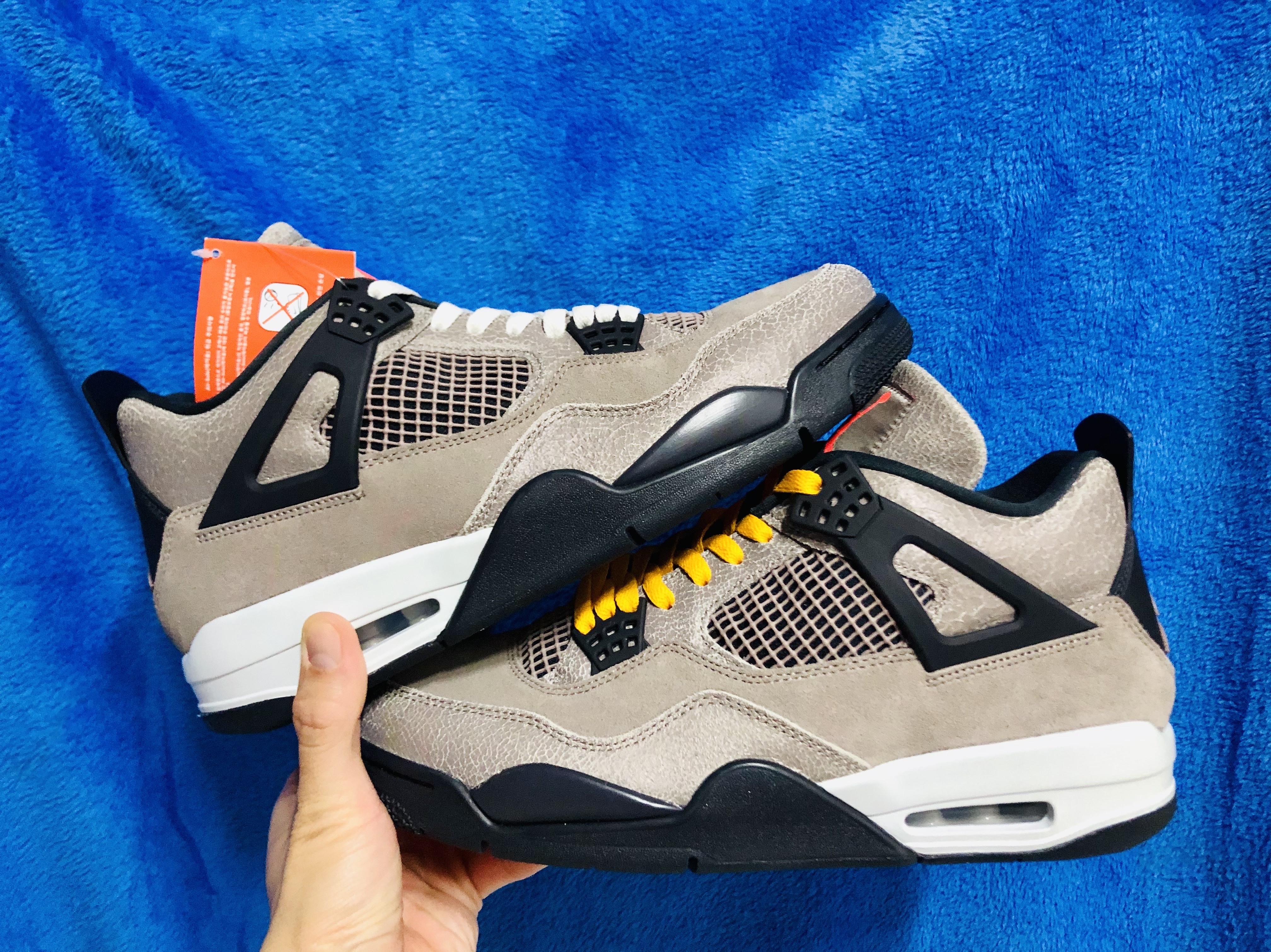 Jordan 4 Retro Taupe Haze 착용 스타일 - 3