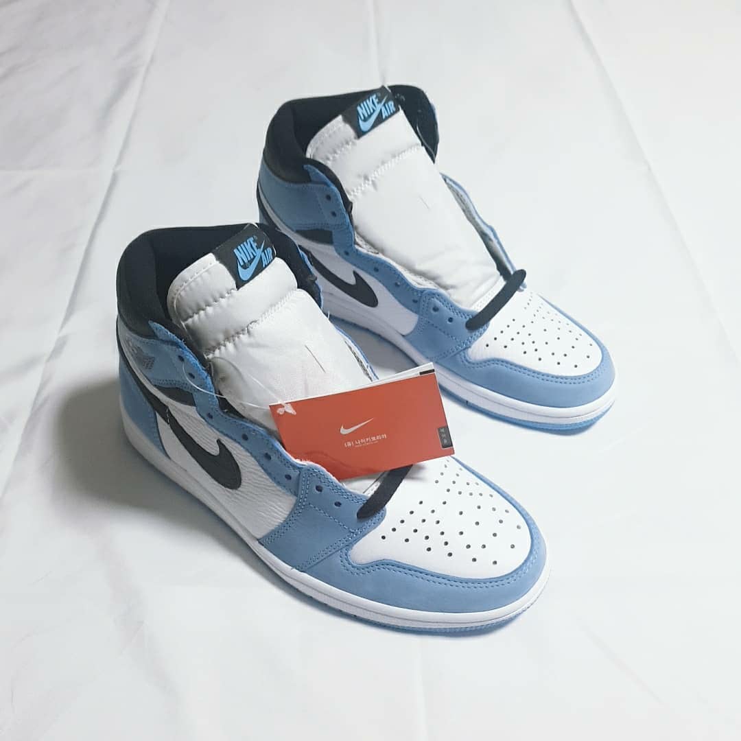 Jordan 1 Retro High OG University Blue 착용 스타일 - 3