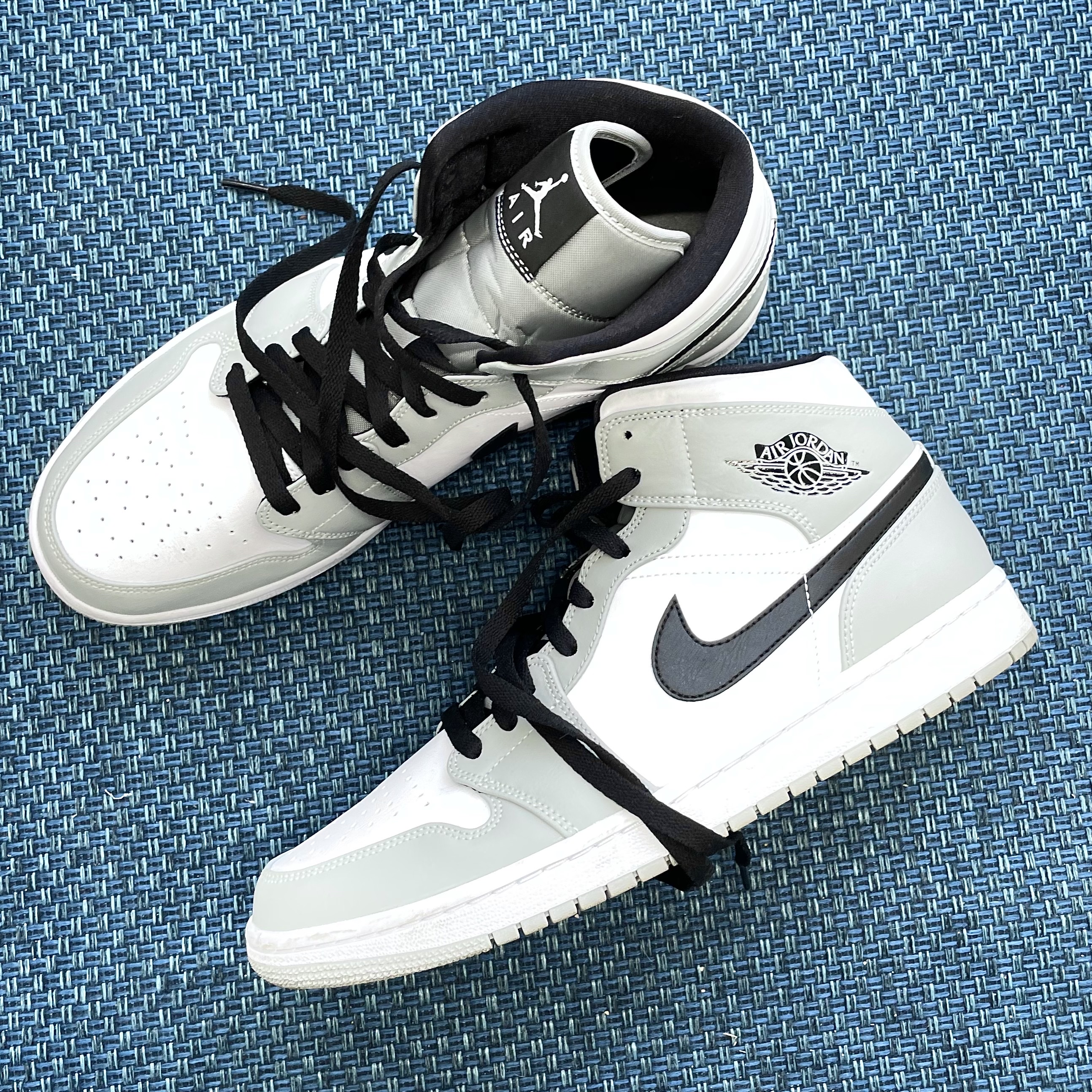 Jordan 1 Mid Light Smoke Grey 착용 스타일 - 4