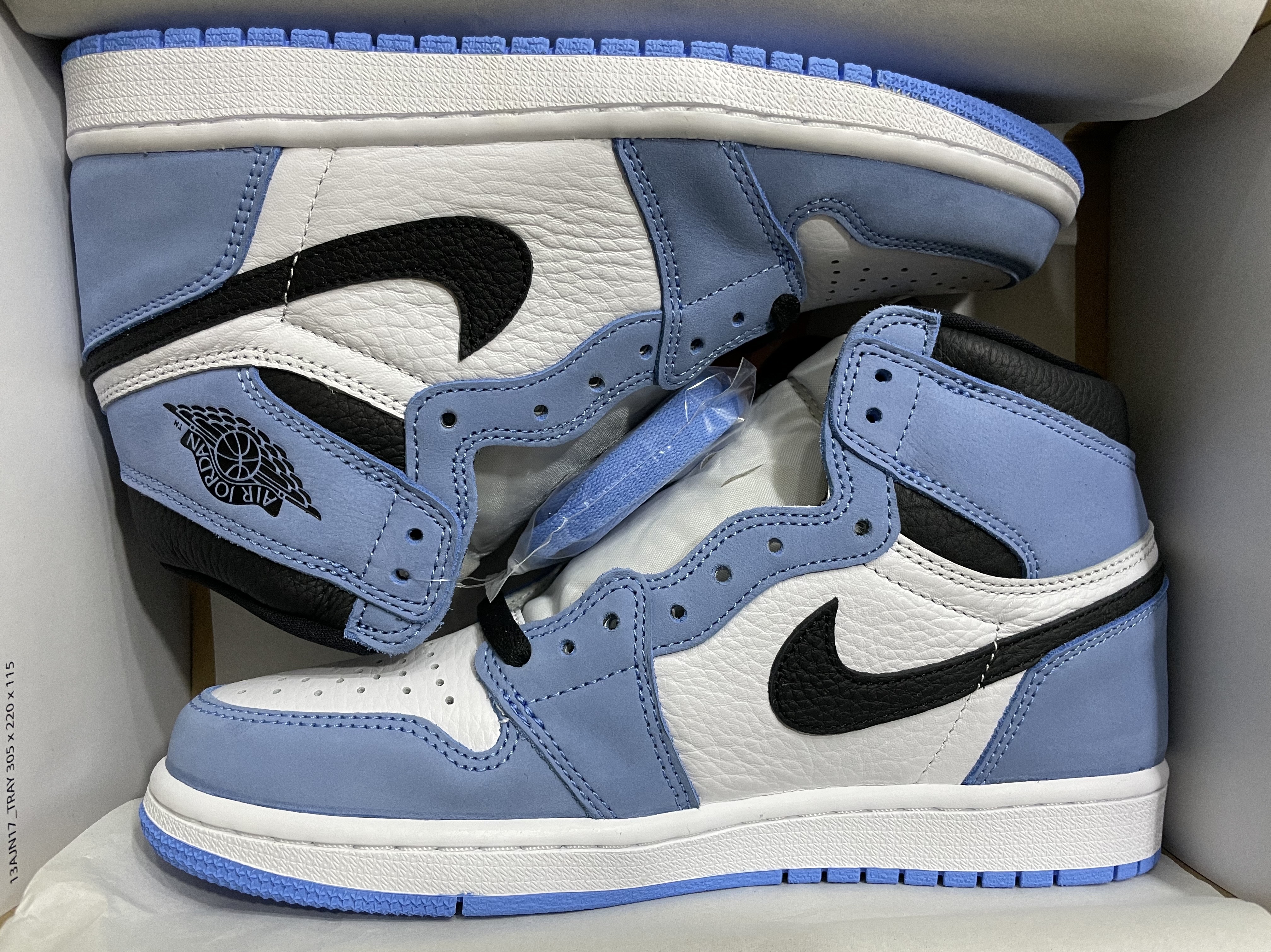 Jordan 1 Retro High OG University Blue 착용 스타일 - 1
