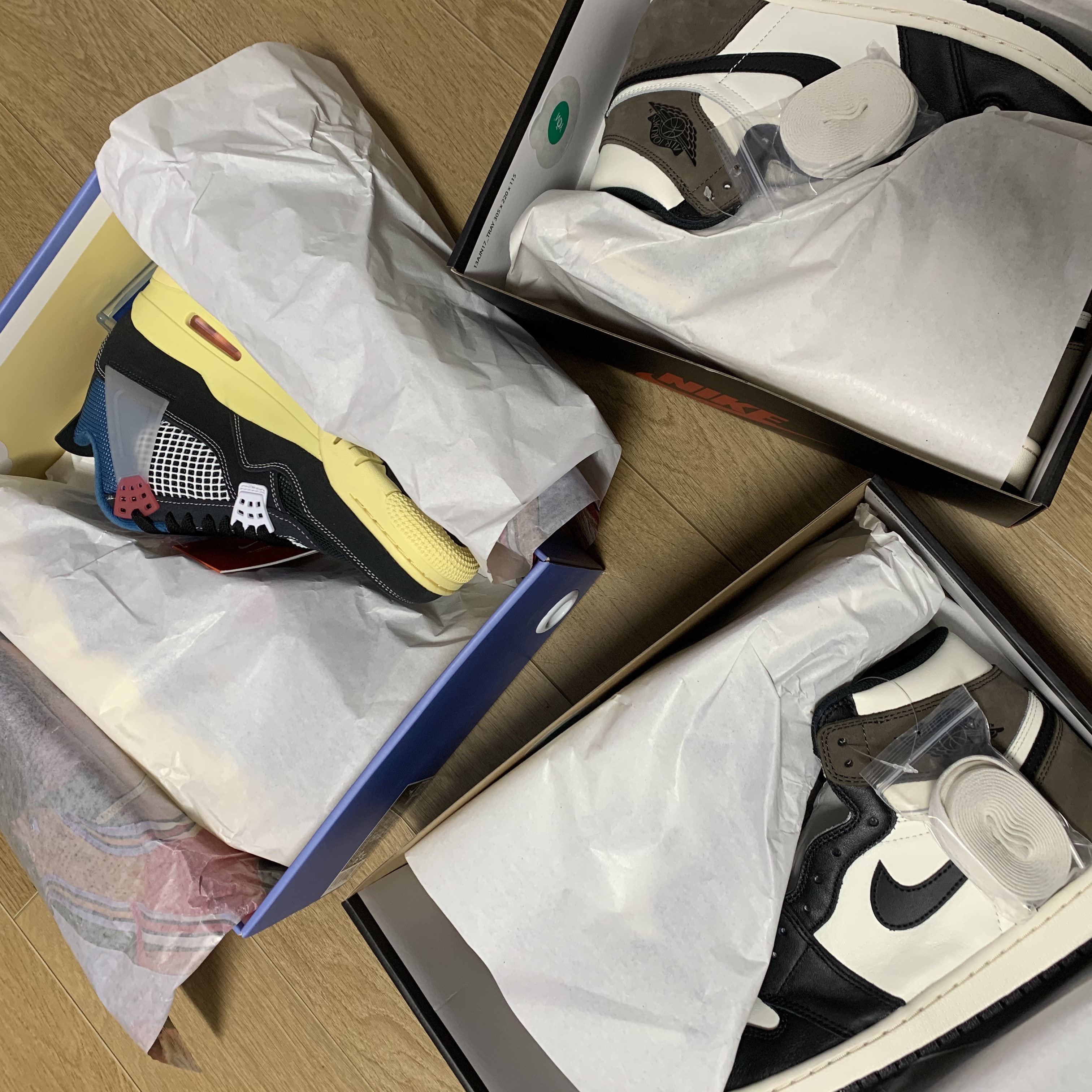 Jordan 4 x Union Retro Off Noir, Jordan 1 Retro High OG Black Mocha 착용 스타일
