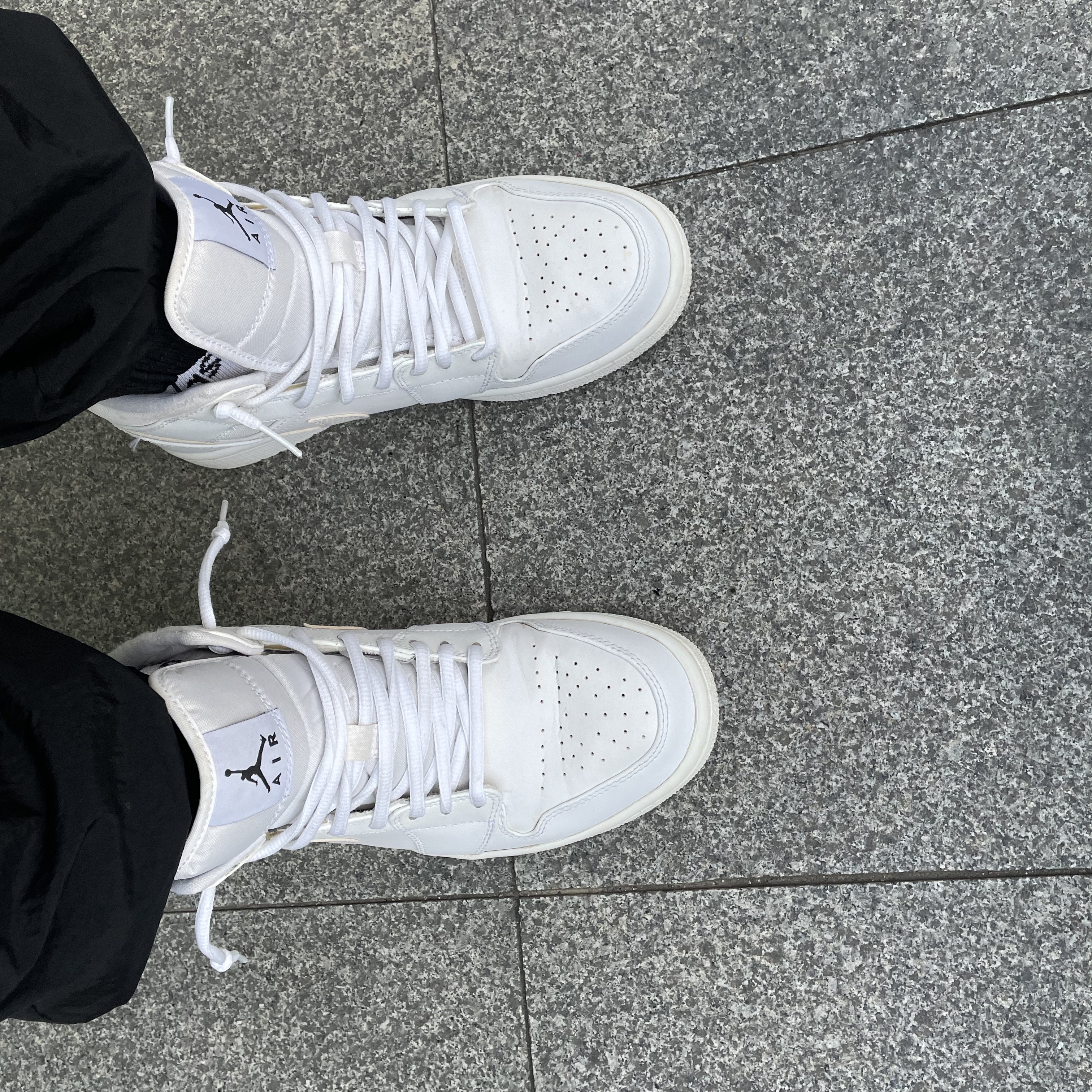 Jordan 1 Retro Mid White 2017 착용 스타일 - 4