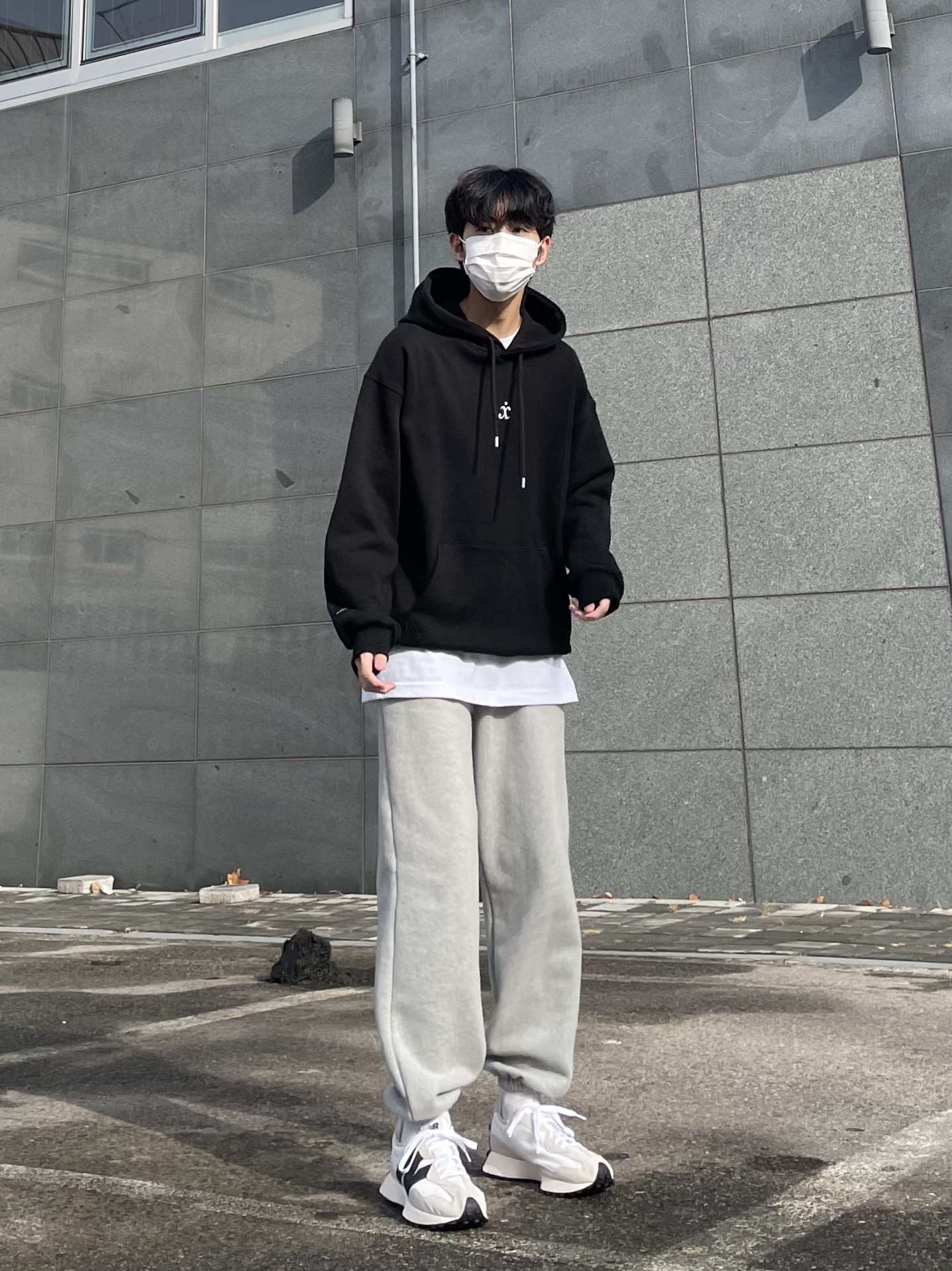 New Balance 327 White Black 착용 스타일