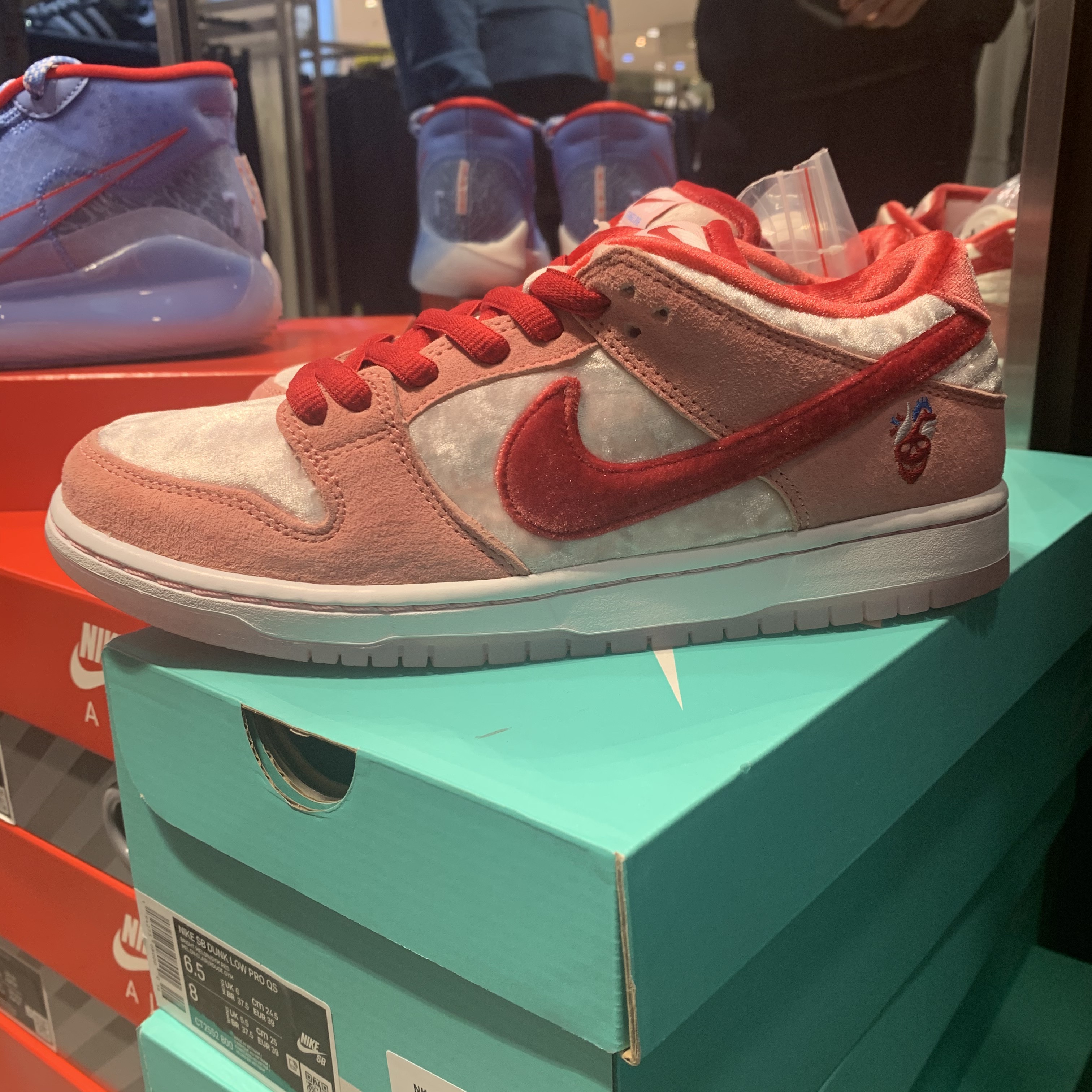 Nike x StrangeLove SB Dunk Low Pink (Regular Box), Nike x Don C KD 12 NBA All-Star Game 2020 착용 스타일 - 2