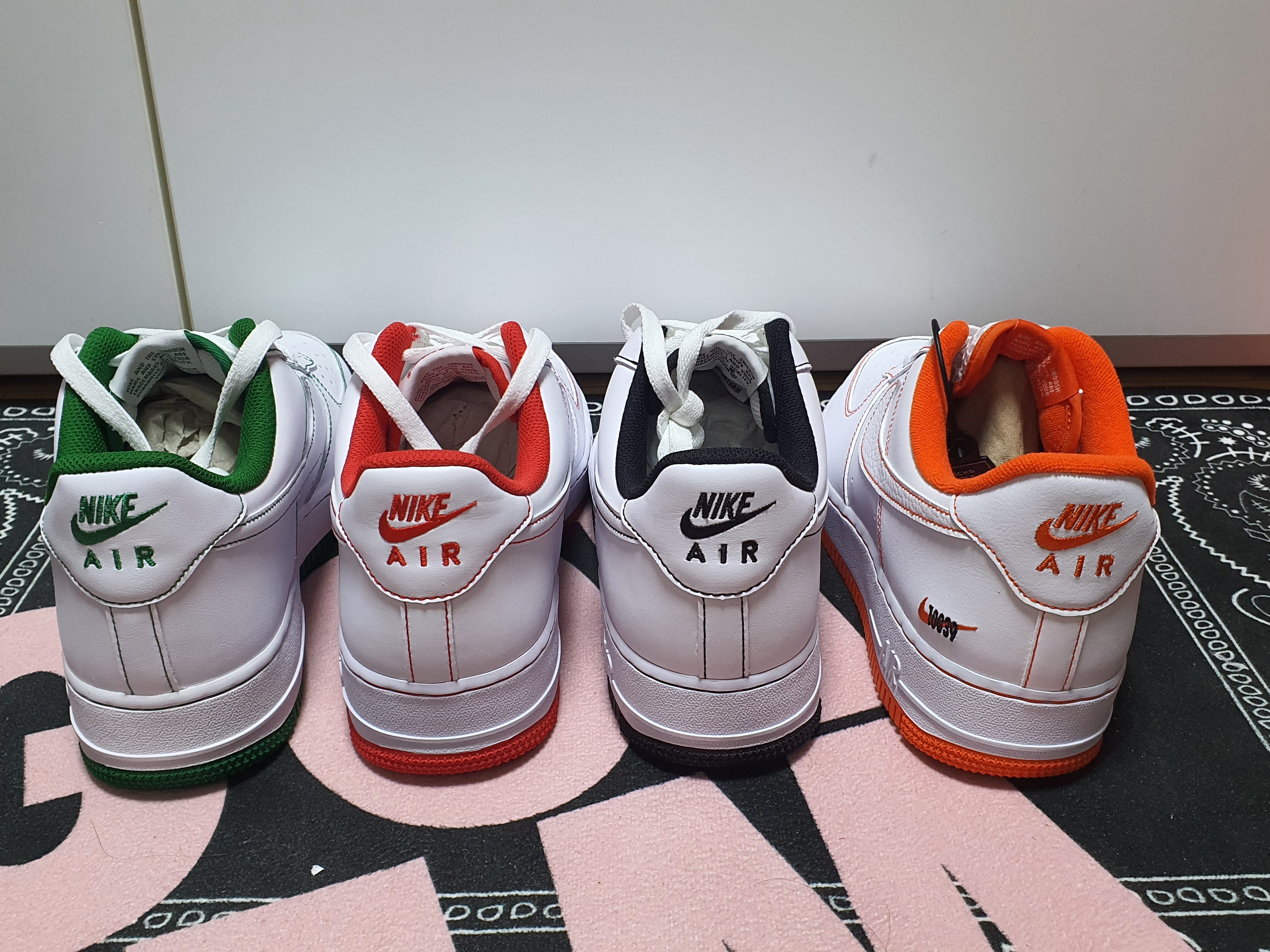 Nike Air Force 1 '07 Stitch Pine Green, Nike Air Force 1 '07 Stitch Black 착용 스타일 - 1