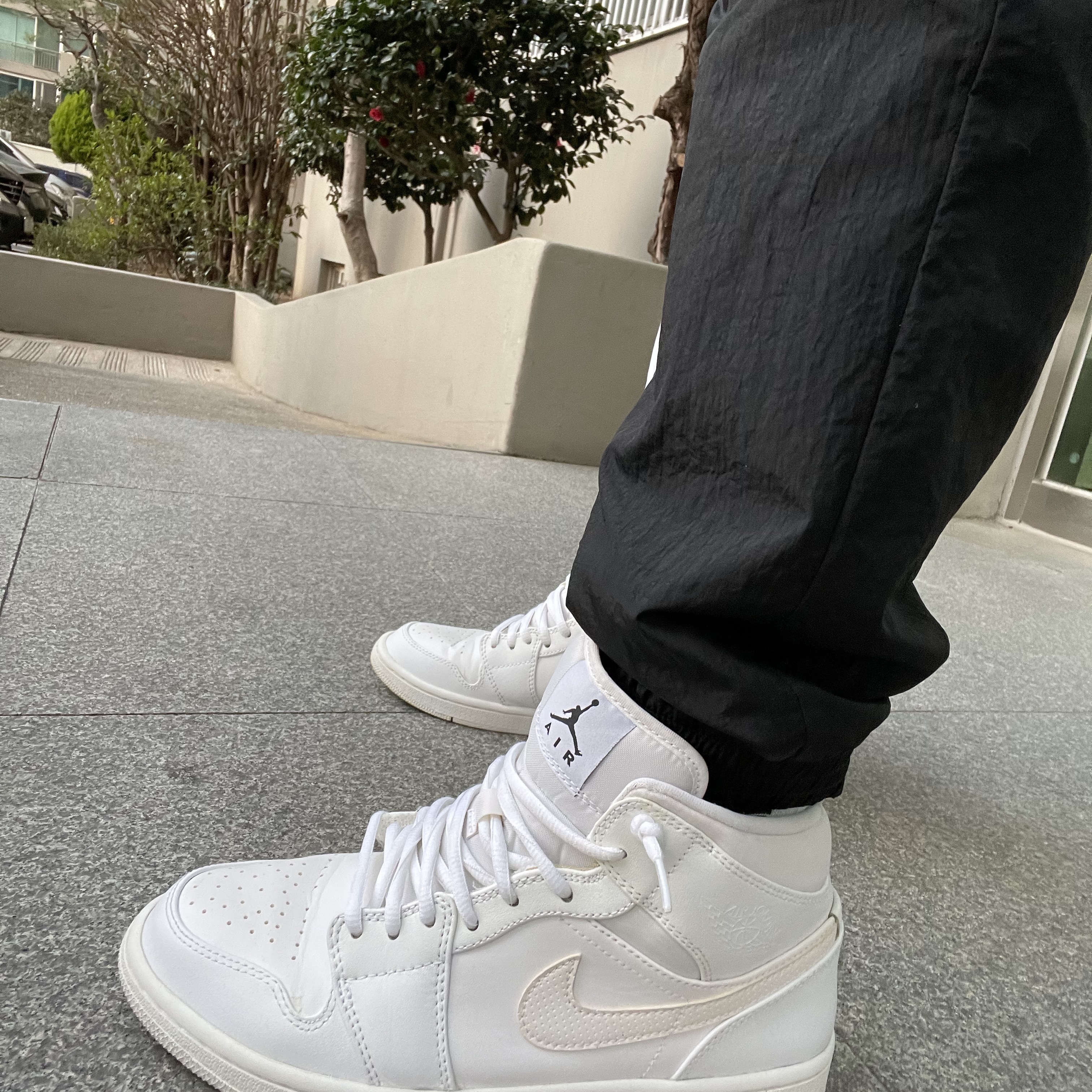 Jordan 1 Retro Mid White 2017 착용 스타일 - 1