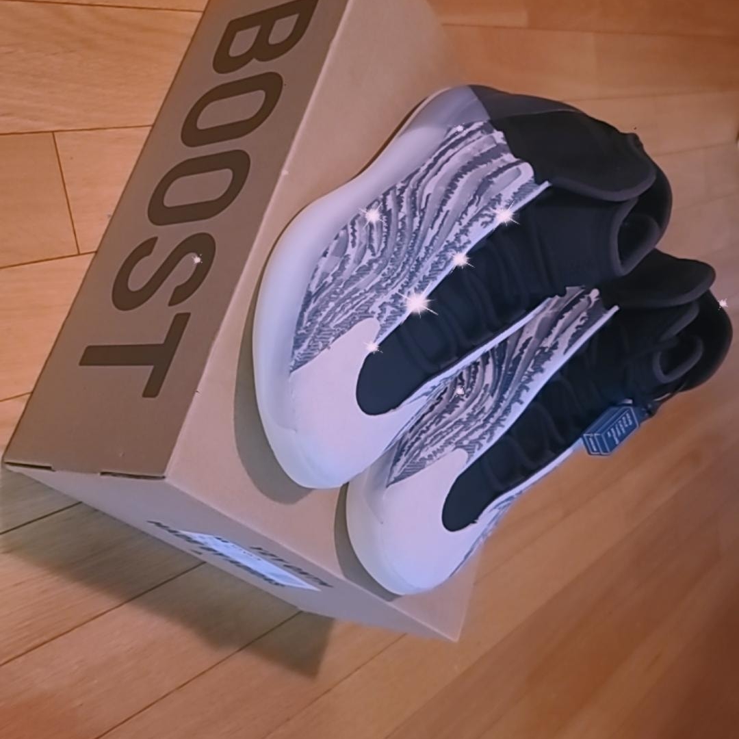 Adidas Yeezy QNTM BSKTBL 착용 스타일