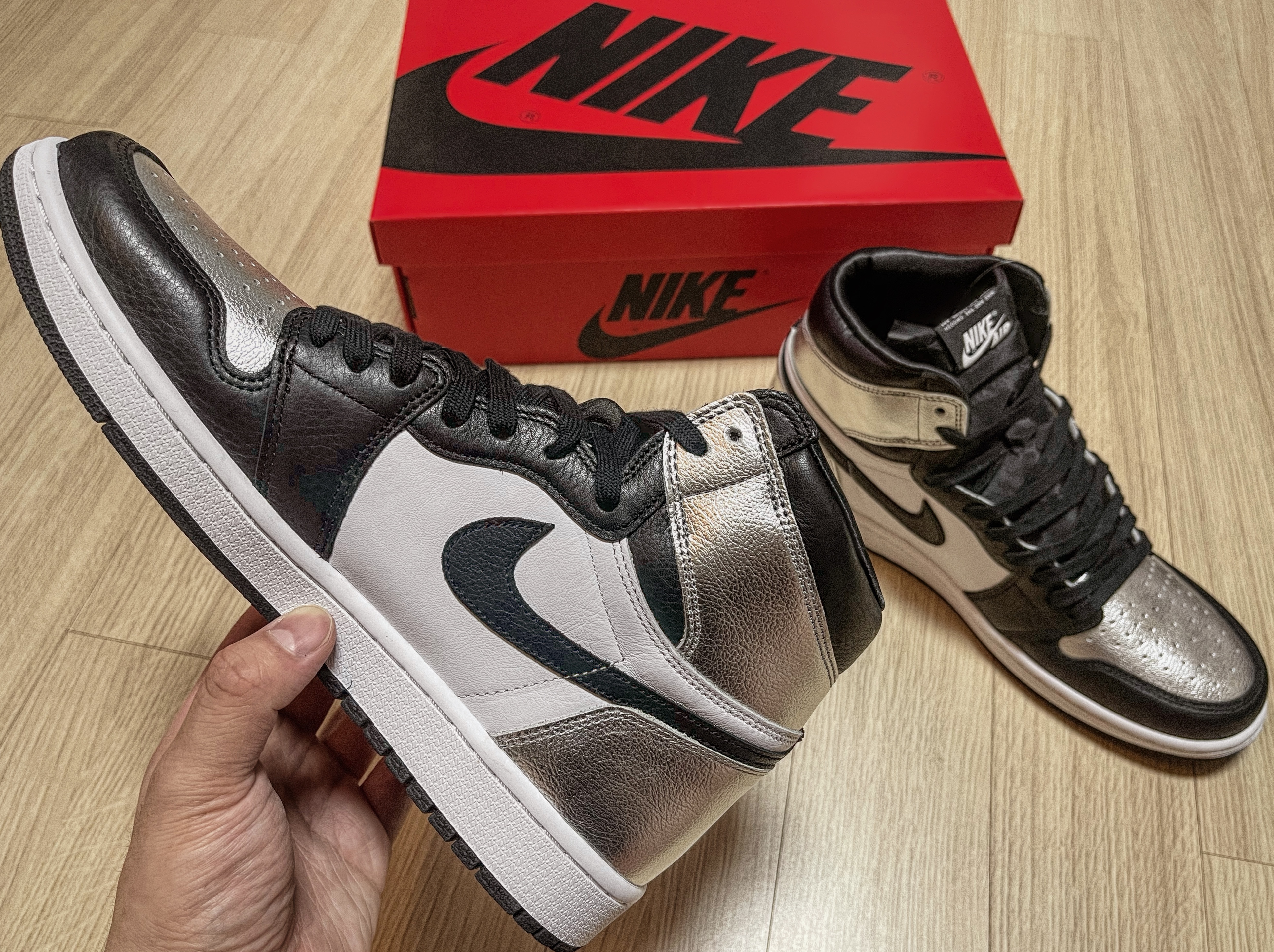 (W) Jordan 1 Retro High OG Silver Toe 착용 스타일 - 4