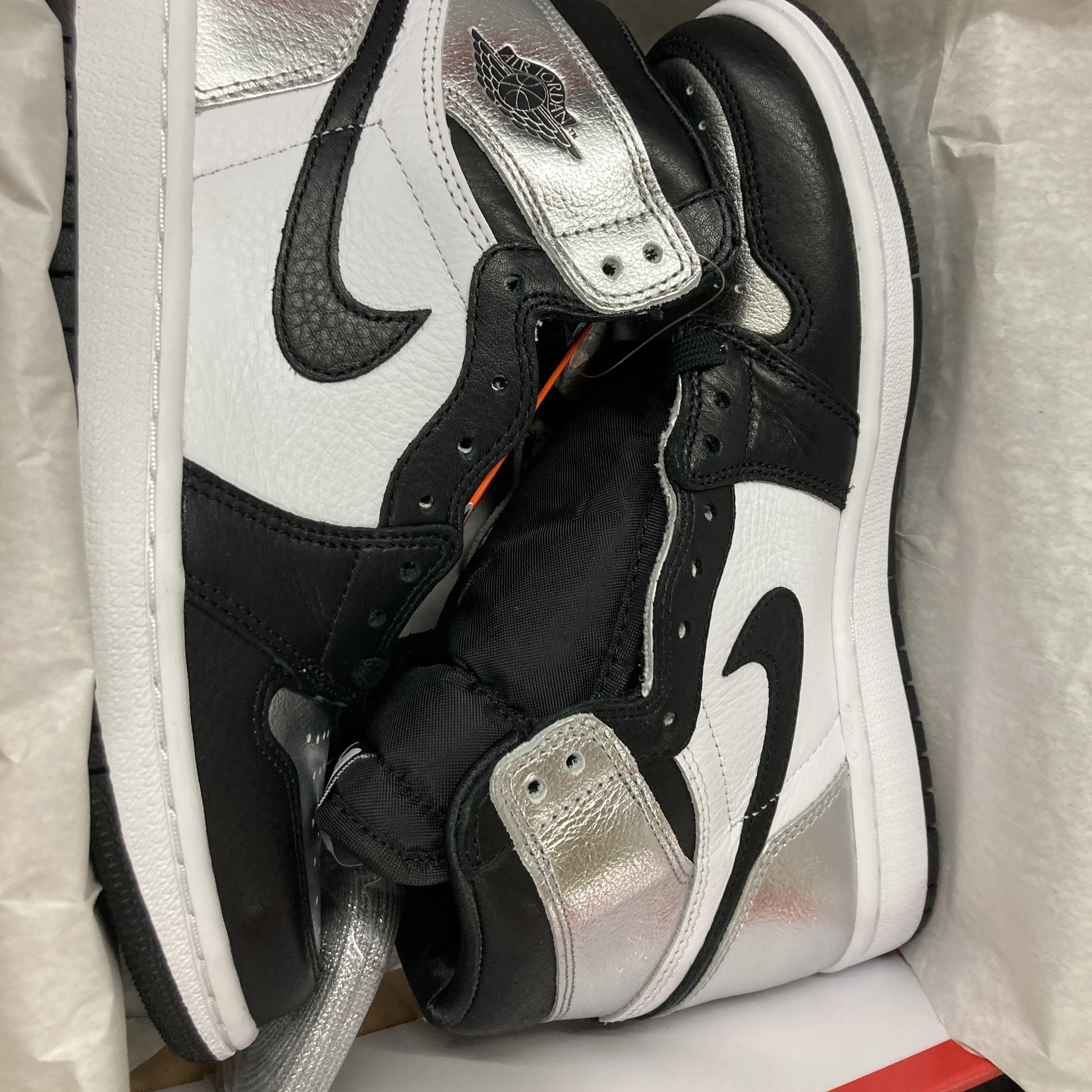 (W) Jordan 1 Retro High OG Silver Toe 착용 스타일 - 2