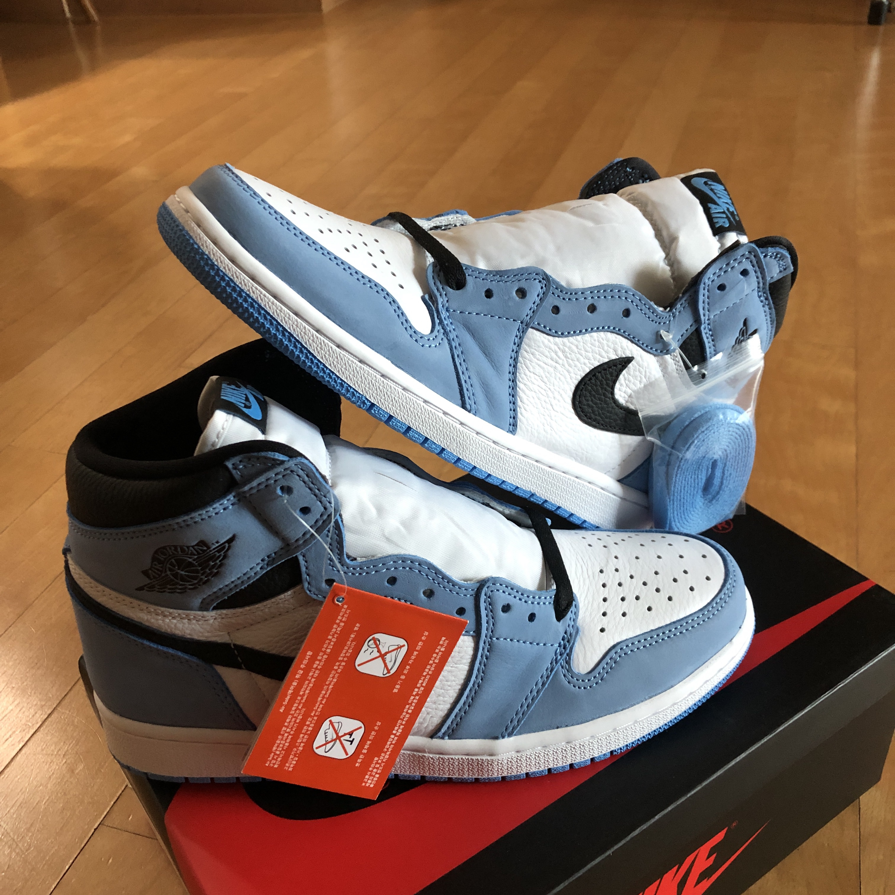Jordan 1 Retro High OG University Blue 착용 스타일 - 2