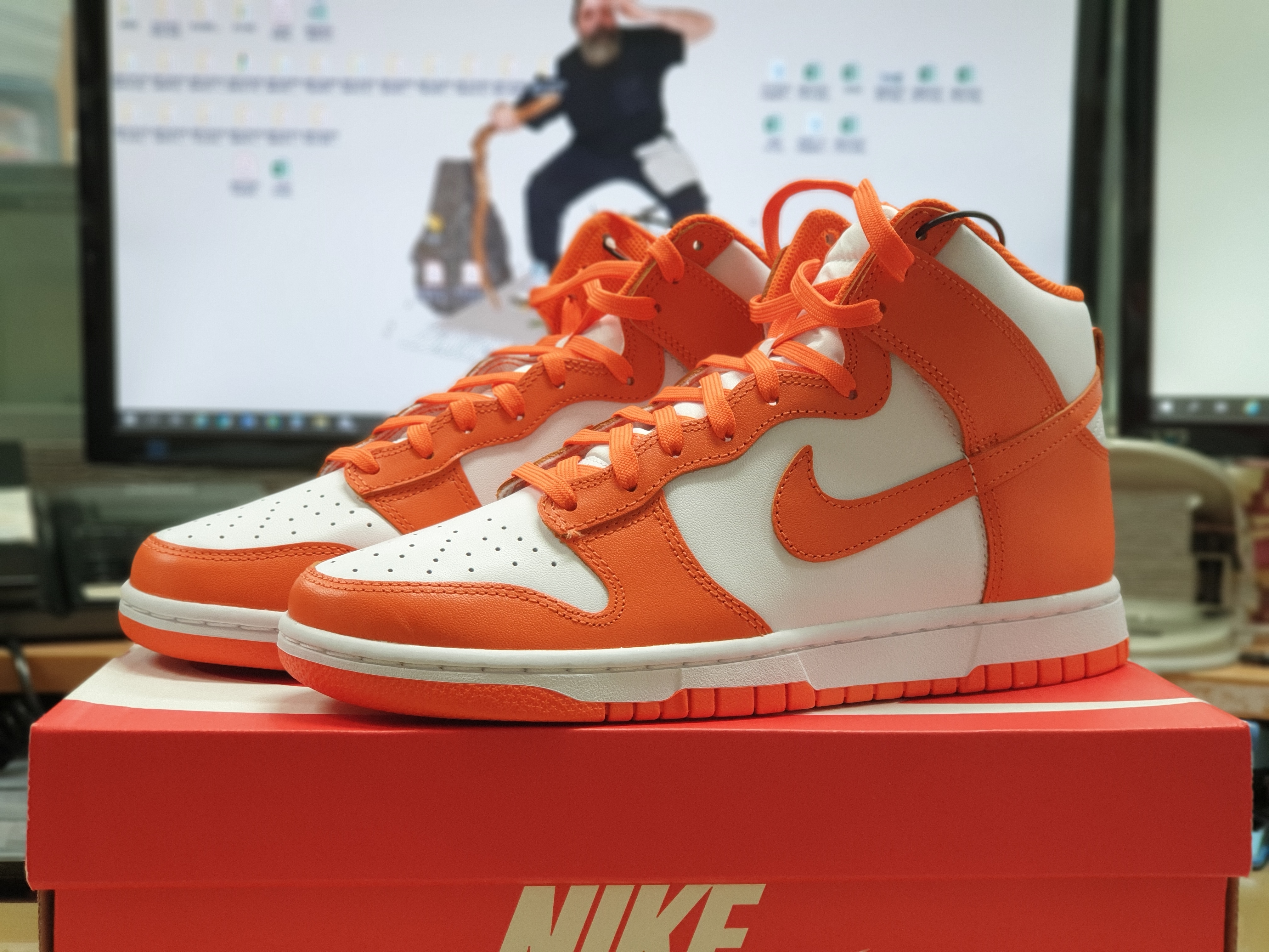 Nike Dunk High Retro Orange Blaze 착용 스타일