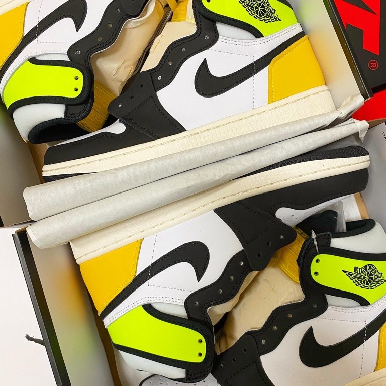 Jordan 1 Retro High OG Volt Gold 착용 스타일