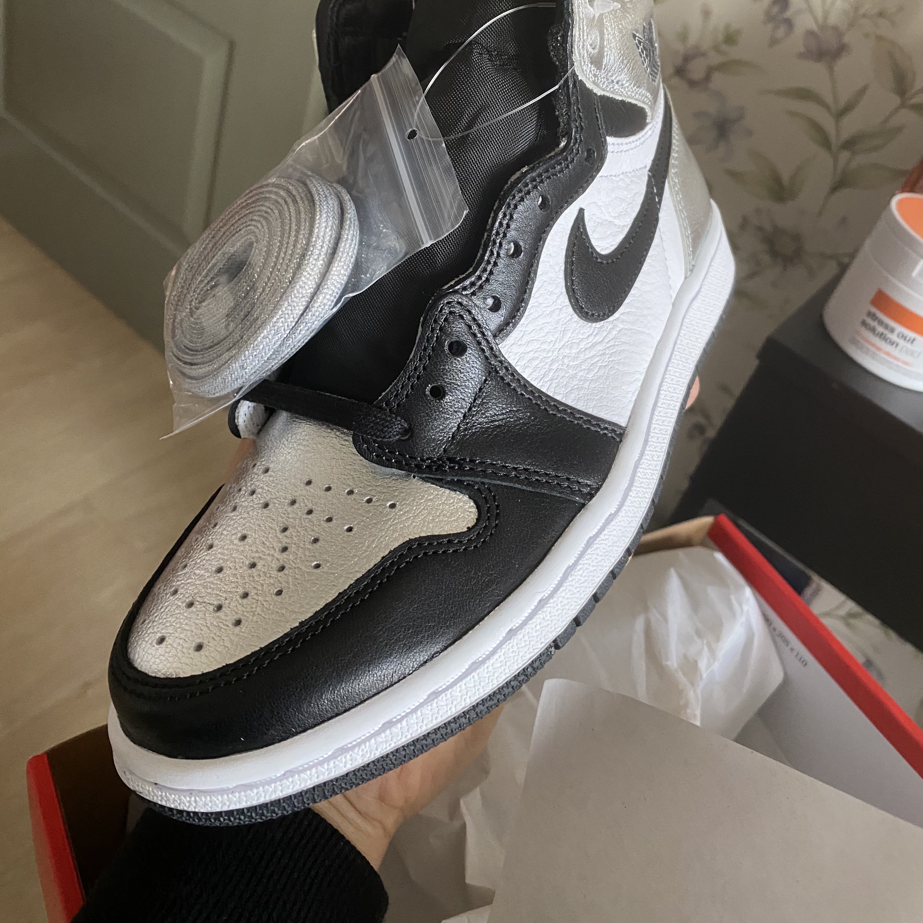 Jordan 4 Retro Taupe Haze, Jordan 4 Golf White Cement 착용 스타일 - 5