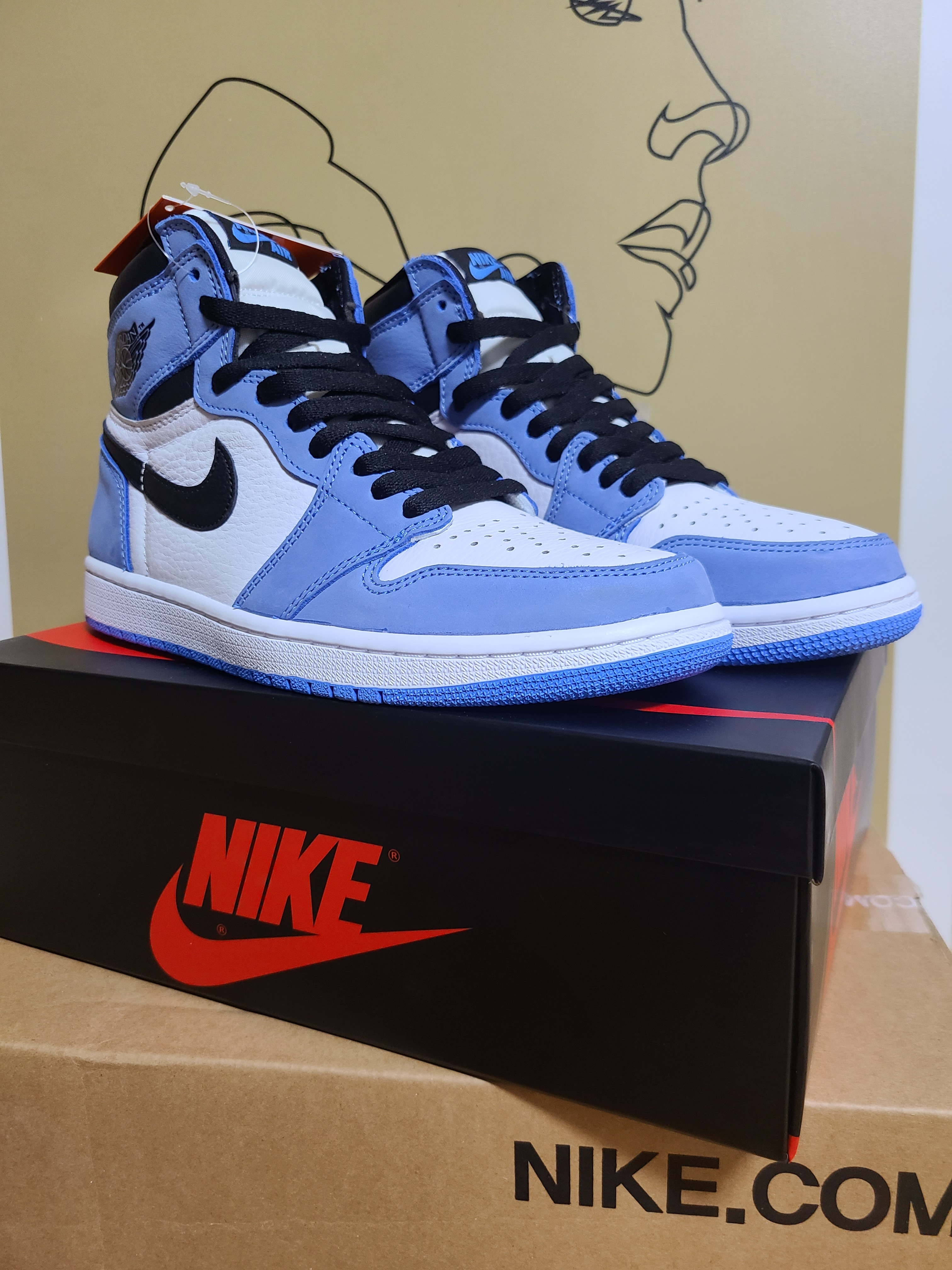 Jordan 1 Retro High OG University Blue 착용 스타일 - 1