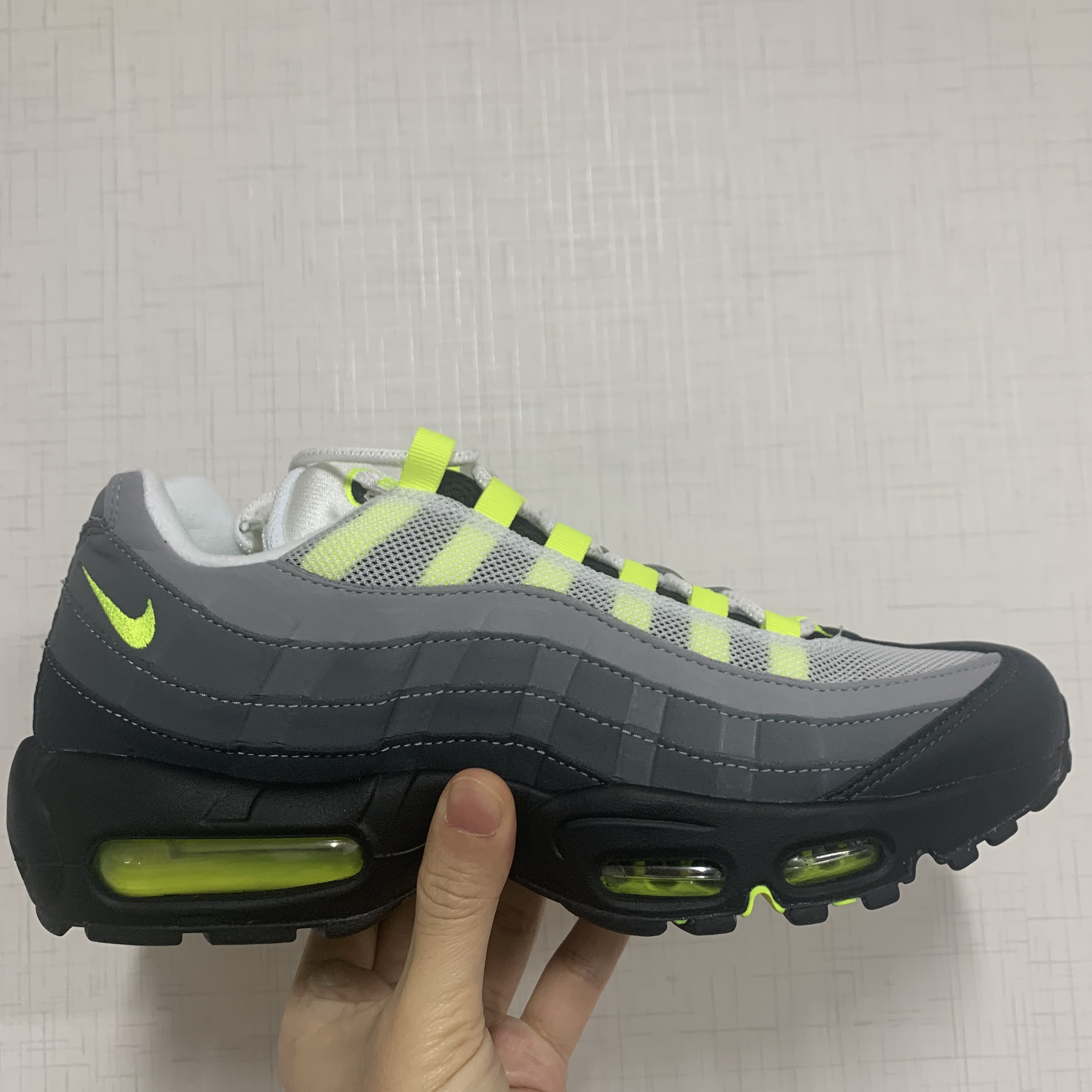Nike Air Max 95 OG Neon Yellow 2020 착용 스타일