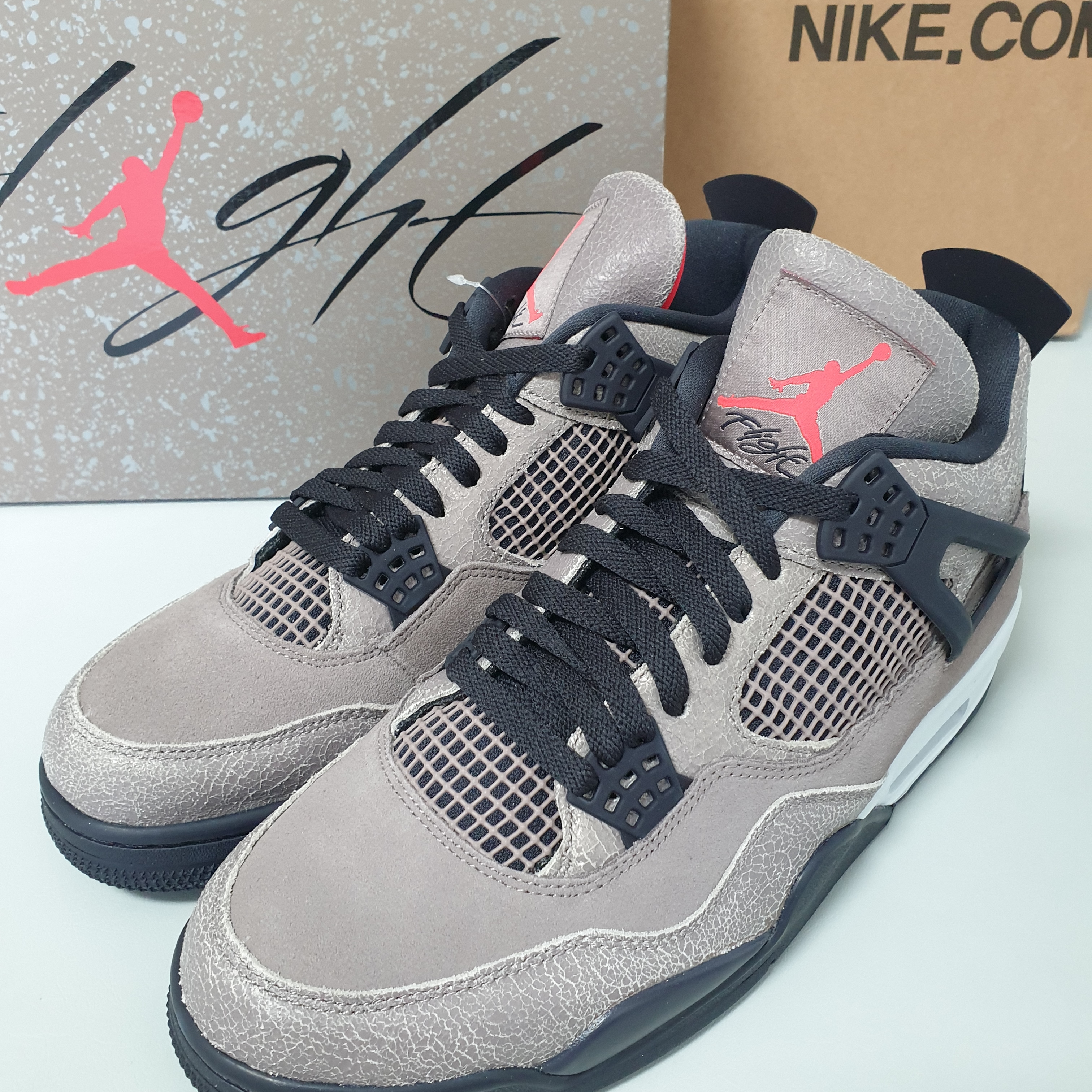 Jordan 4 Retro Taupe Haze 착용 스타일