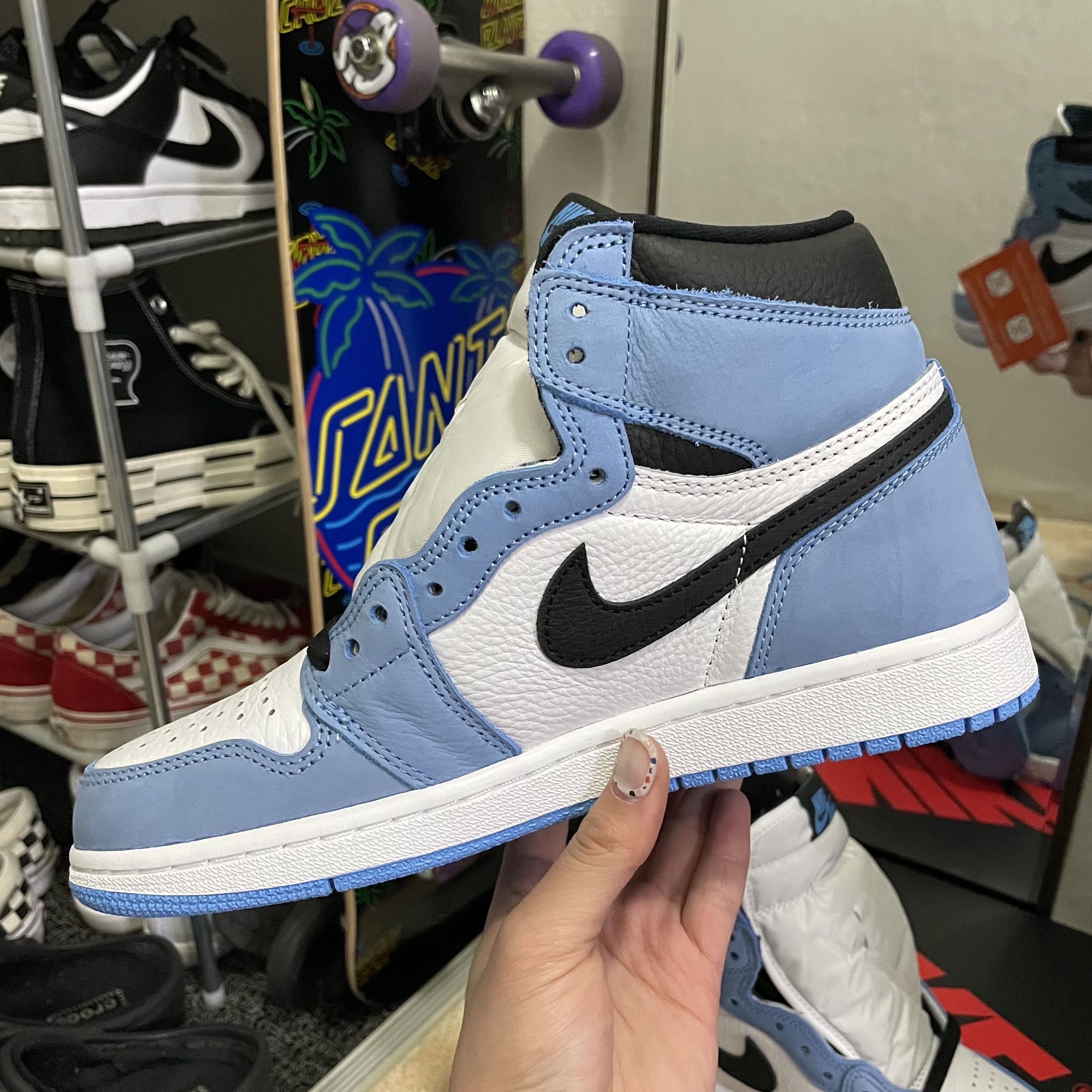 Jordan 1 Retro High OG University Blue, Nike Dunk Low Retro Black 착용 스타일