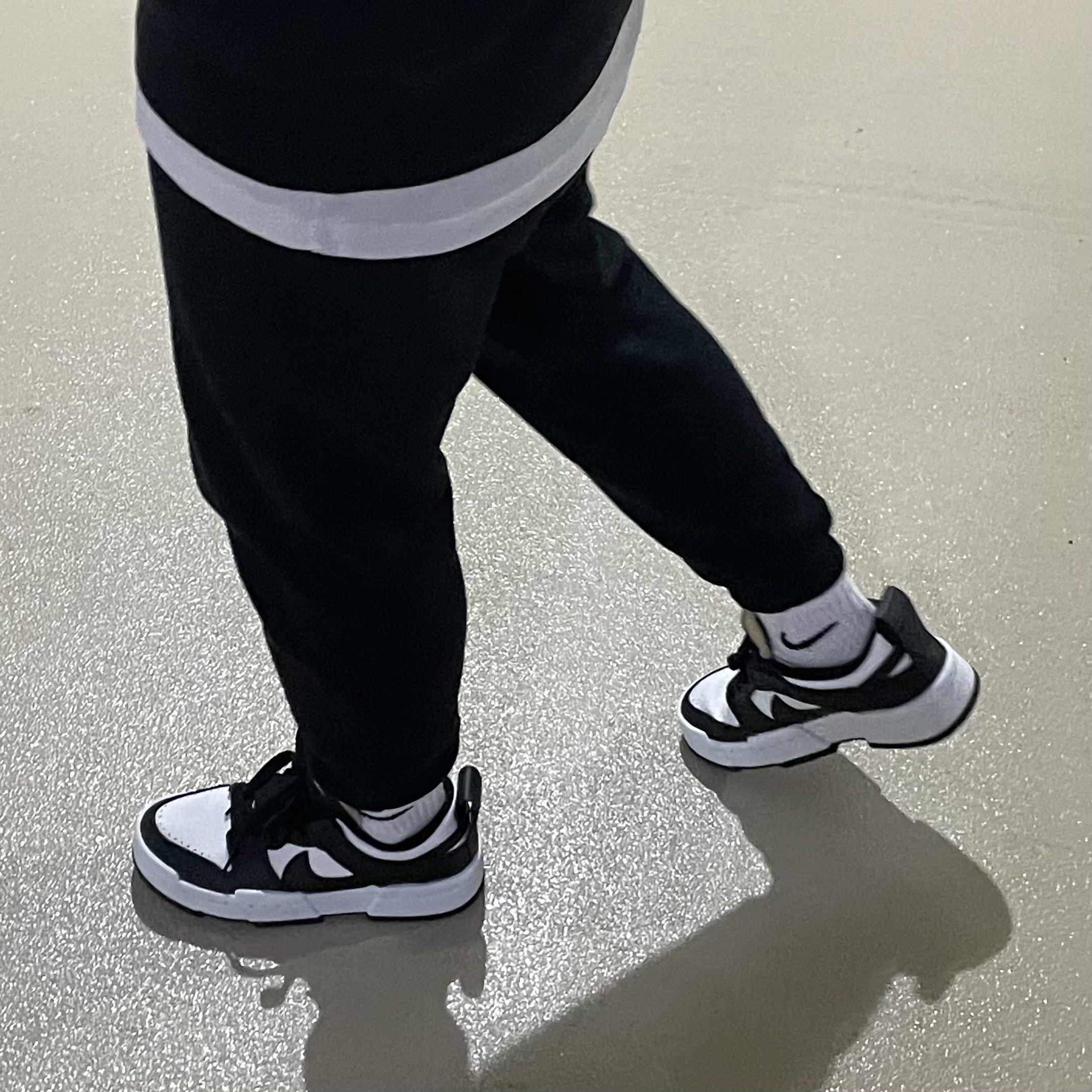 (W) Nike Dunk Low Disrupt Black White 착용 스타일 - 2
