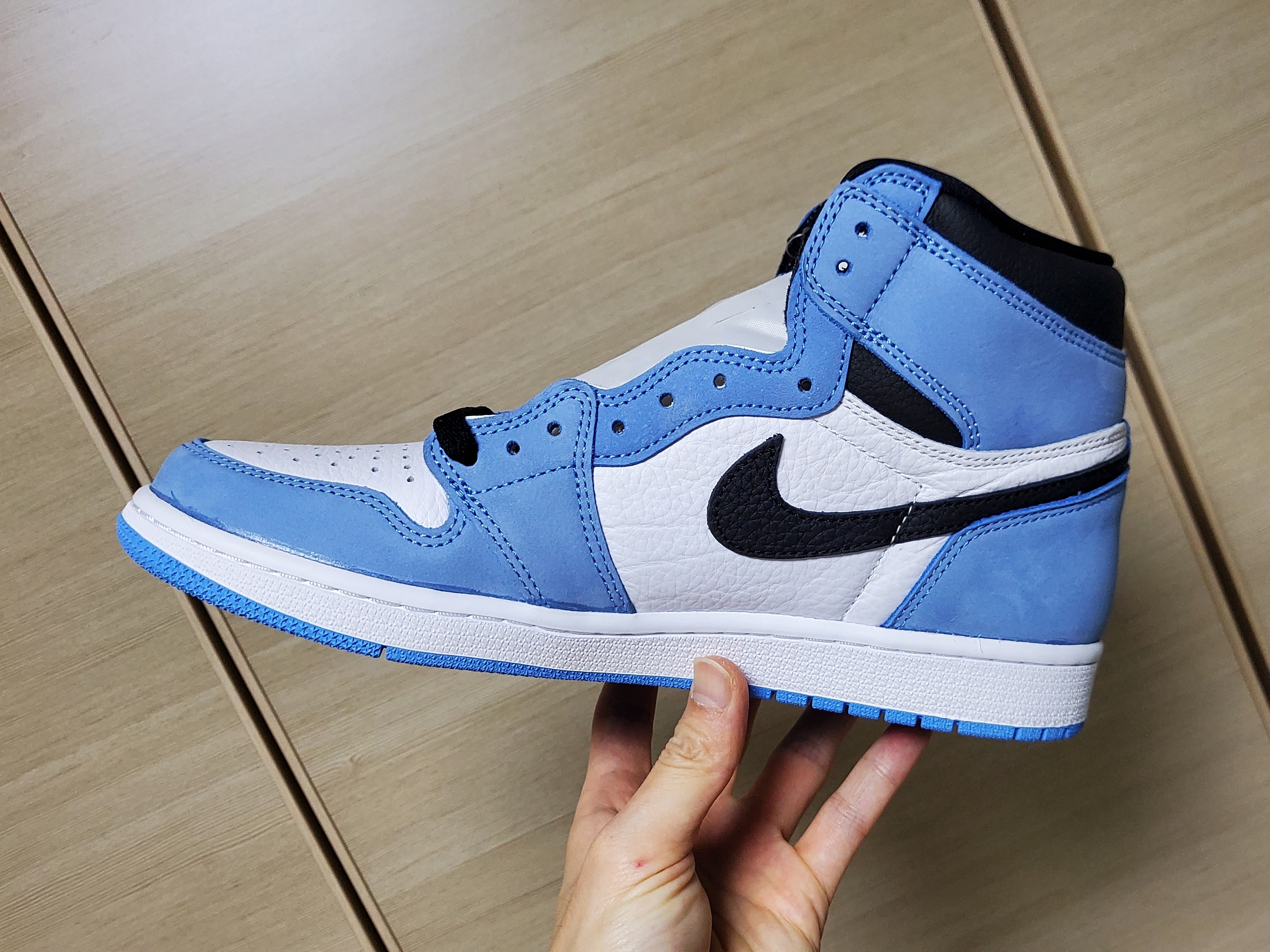 Jordan 1 Retro High OG University Blue 착용 스타일 - 2