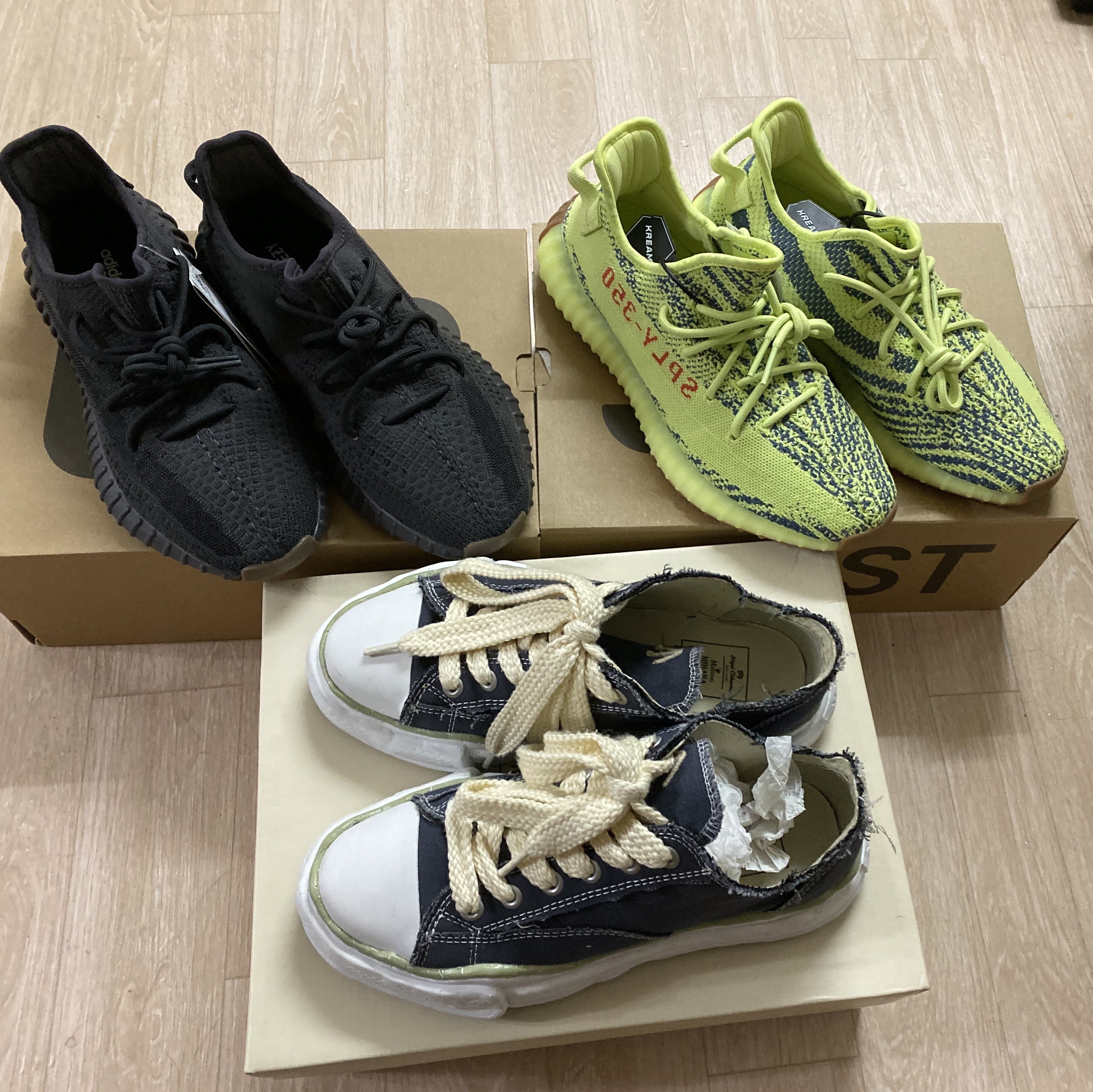 Maison Mihara Yasuhiro x Nigel Cabourn Low Cut Sneakers One Wash 12oz Denim, Adidas Yeezy Boost 350 V2 Semi Frozen Yellow 착용 스타일