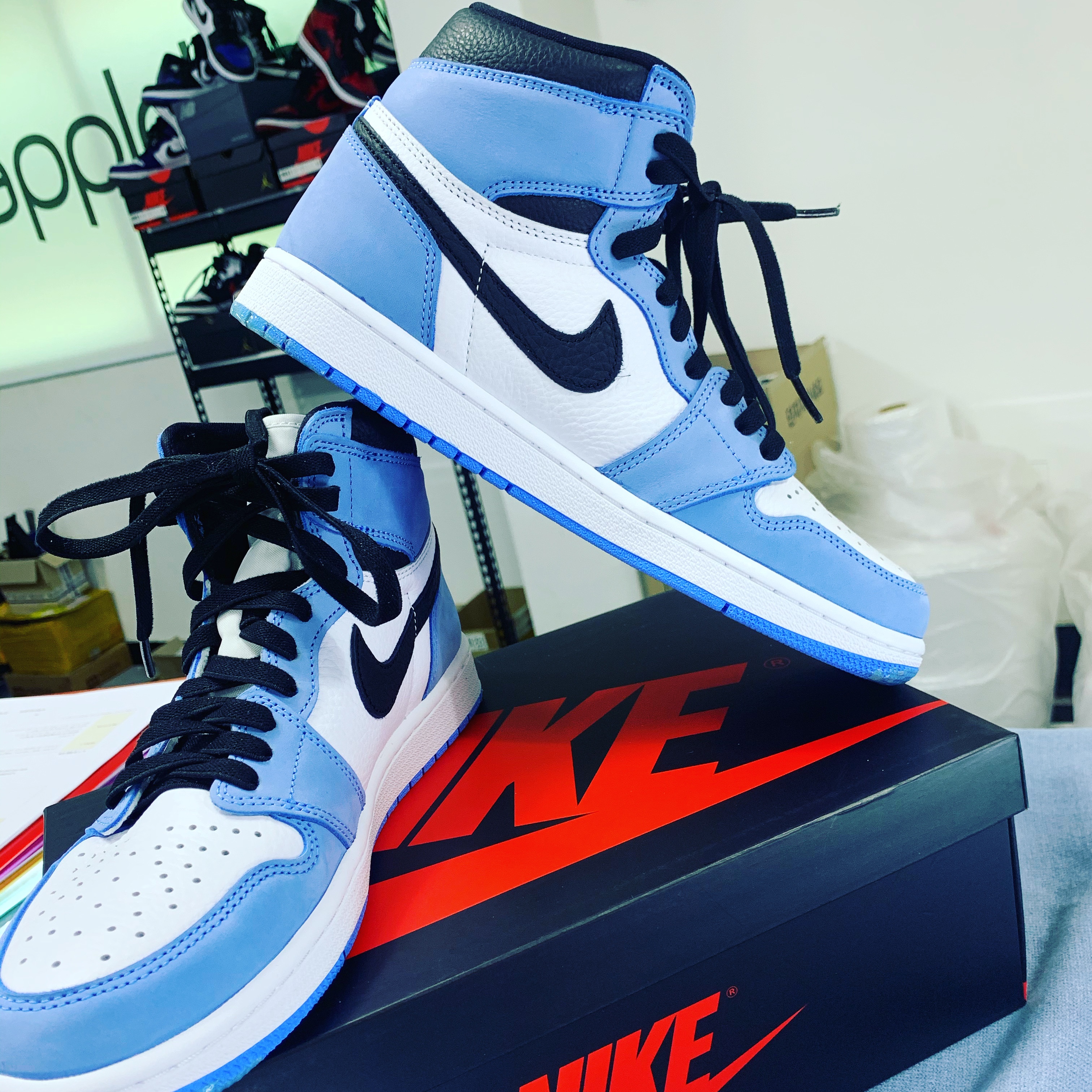 Jordan 1 Retro High OG University Blue 착용 스타일
