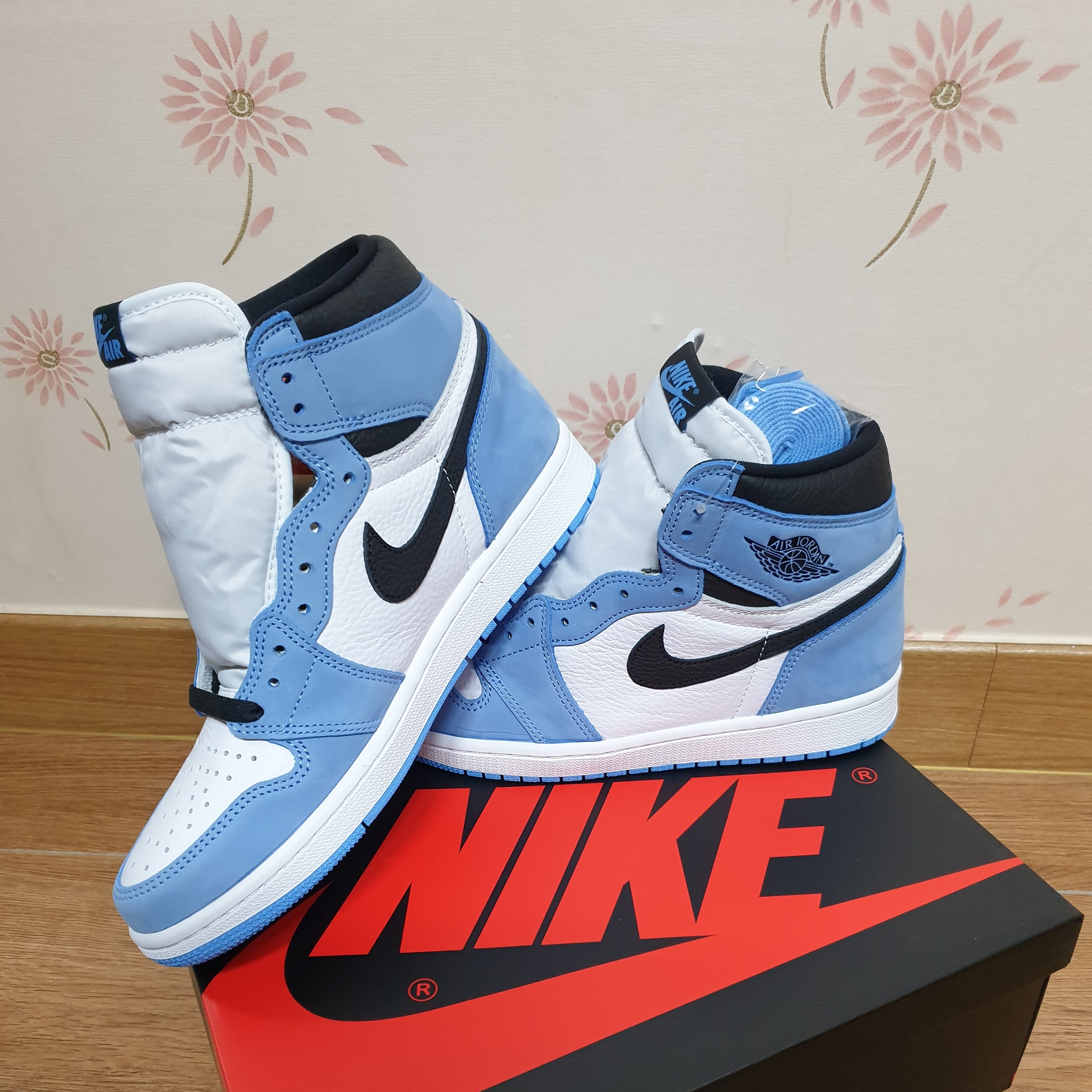 Jordan 1 Retro High OG University Blue 착용 스타일