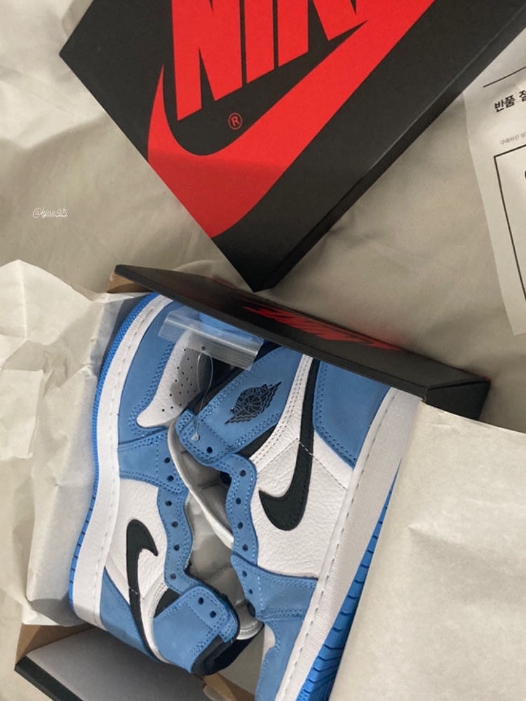 (GS) Jordan 1 Retro High OG University Blue 착용 스타일 - 2