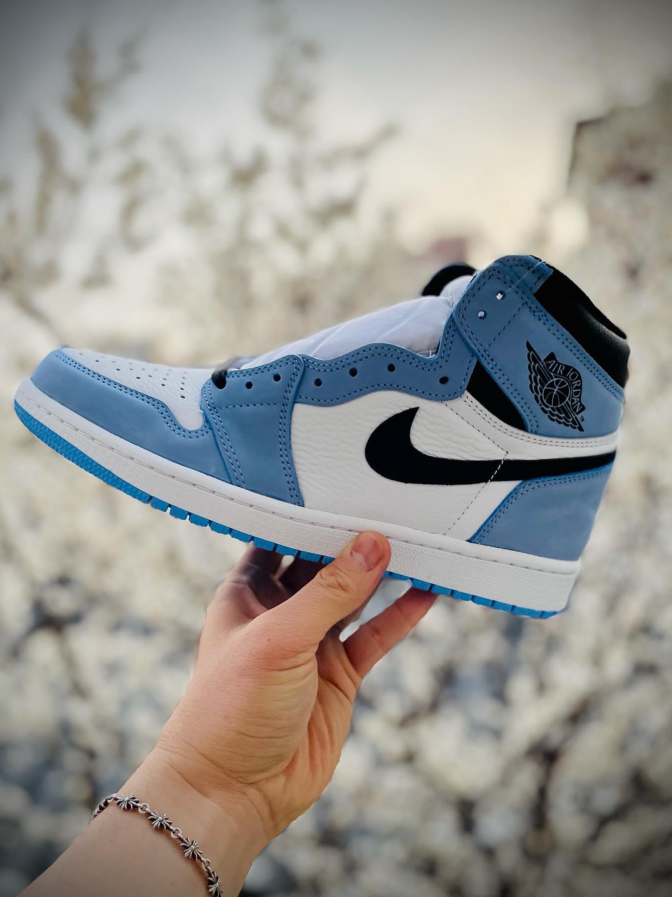 Jordan 1 Retro High OG University Blue 착용 스타일 - 1