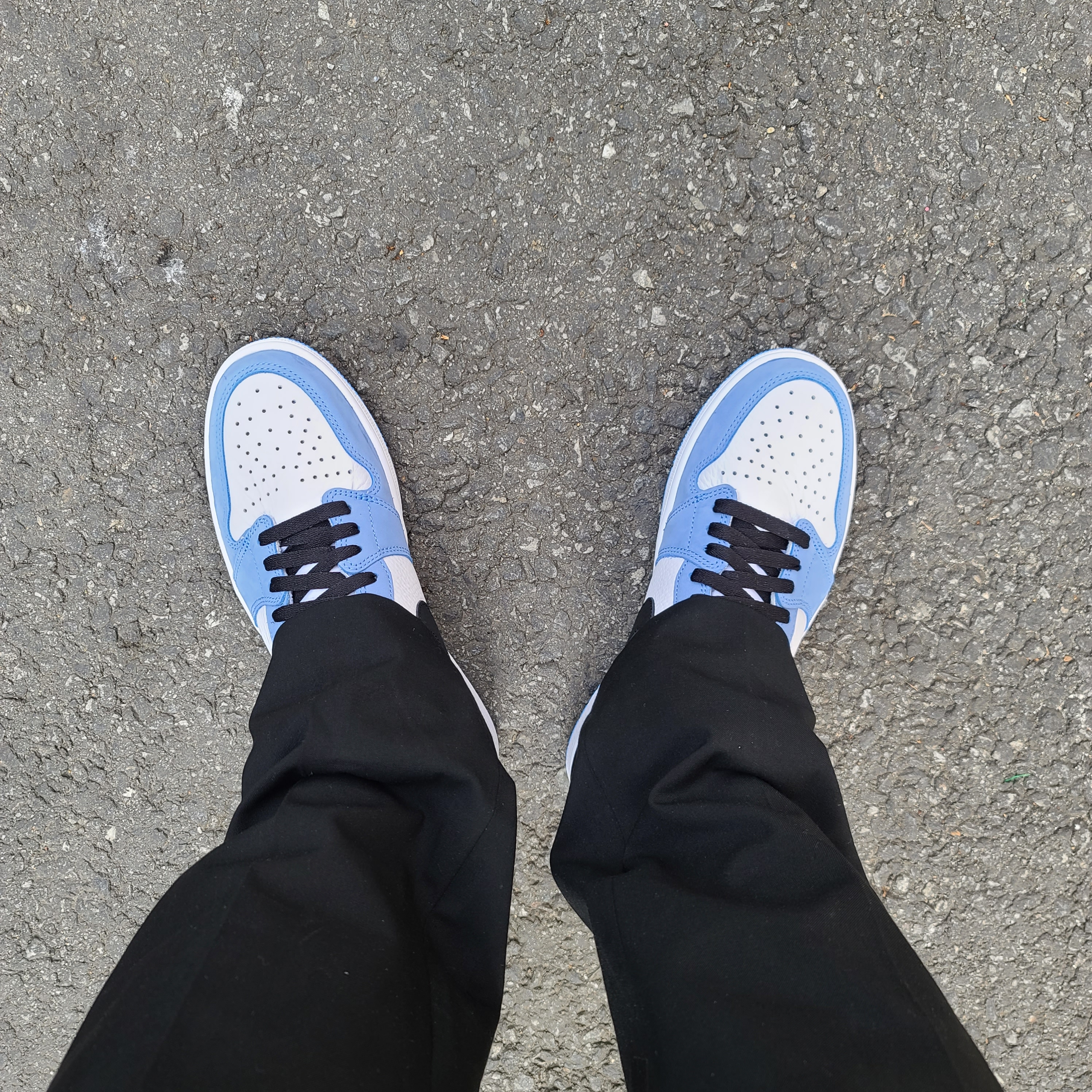 Jordan 1 Retro High OG University Blue 착용 스타일