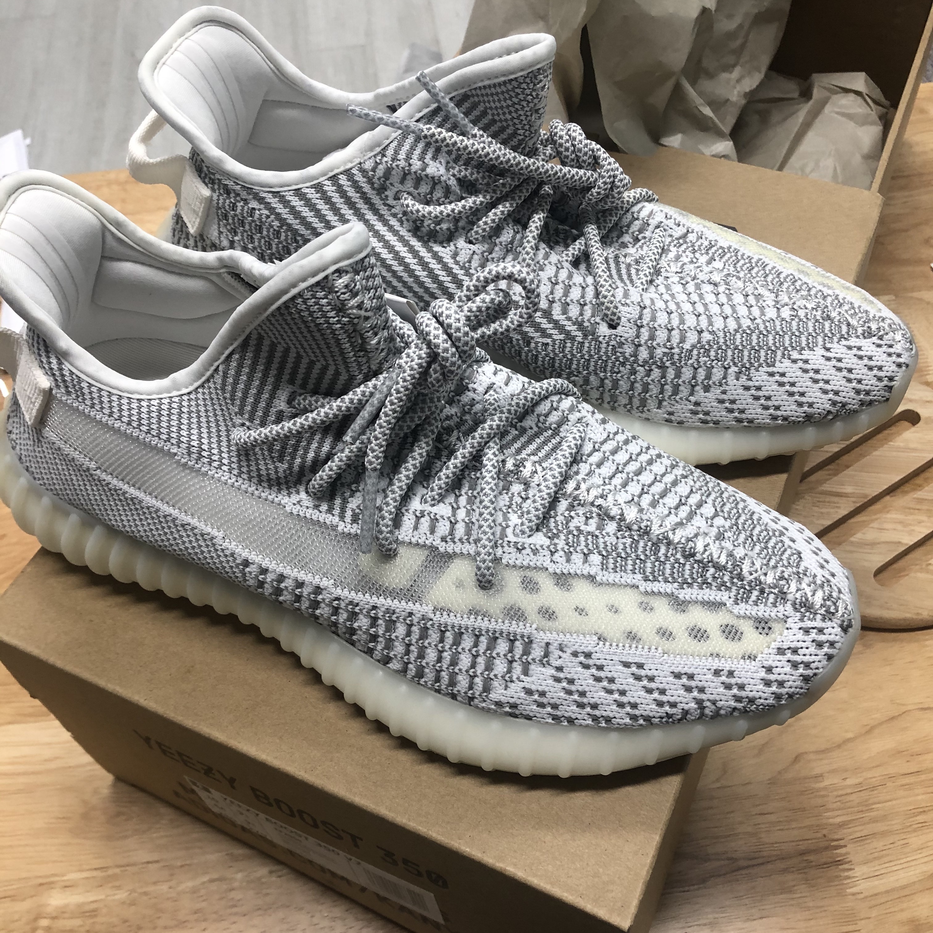 Adidas Yeezy Boost 350 V2 Static - Non-Reflective 2018 착용 스타일