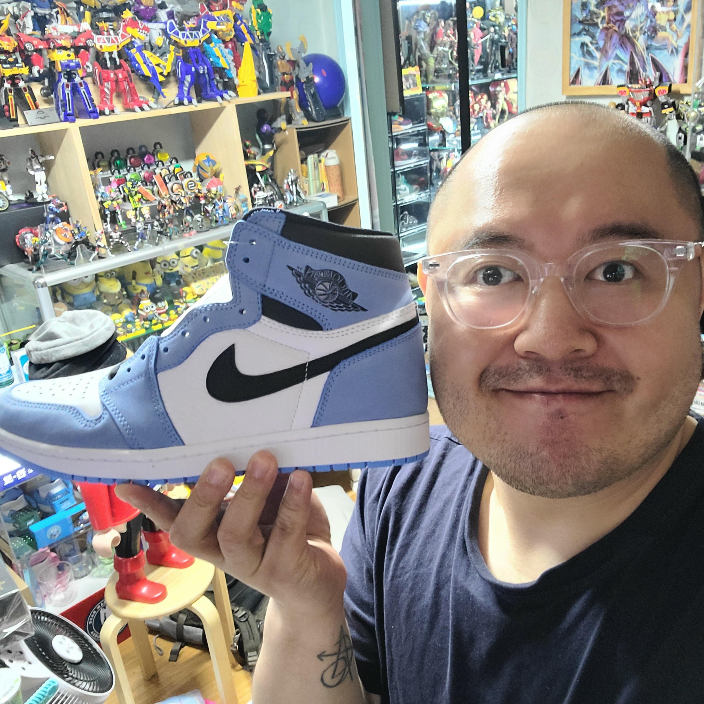 Jordan 1 Retro High OG University Blue 착용 스타일 - 3