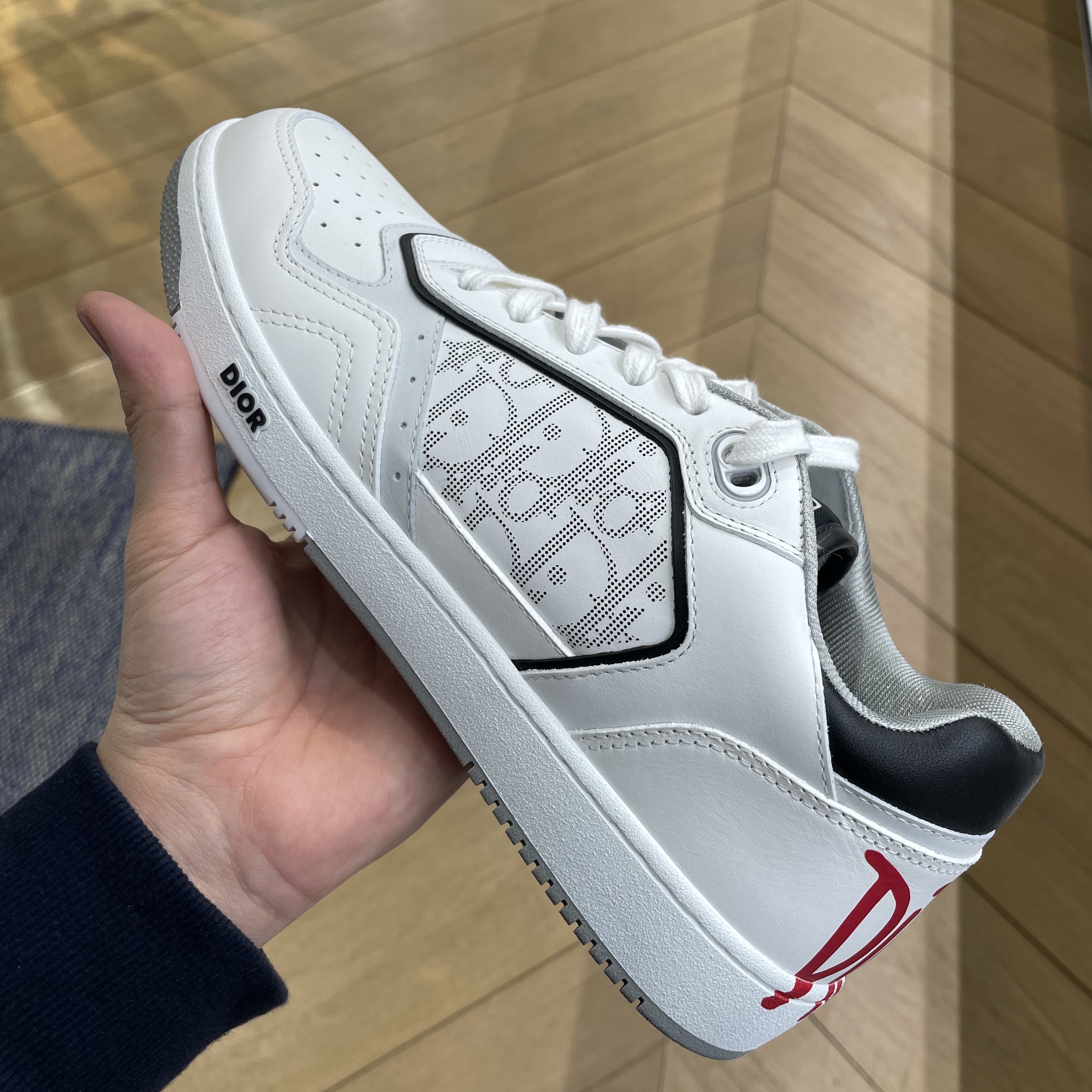 Dior B27 Low-Top Sneakers Gray 착용 스타일
