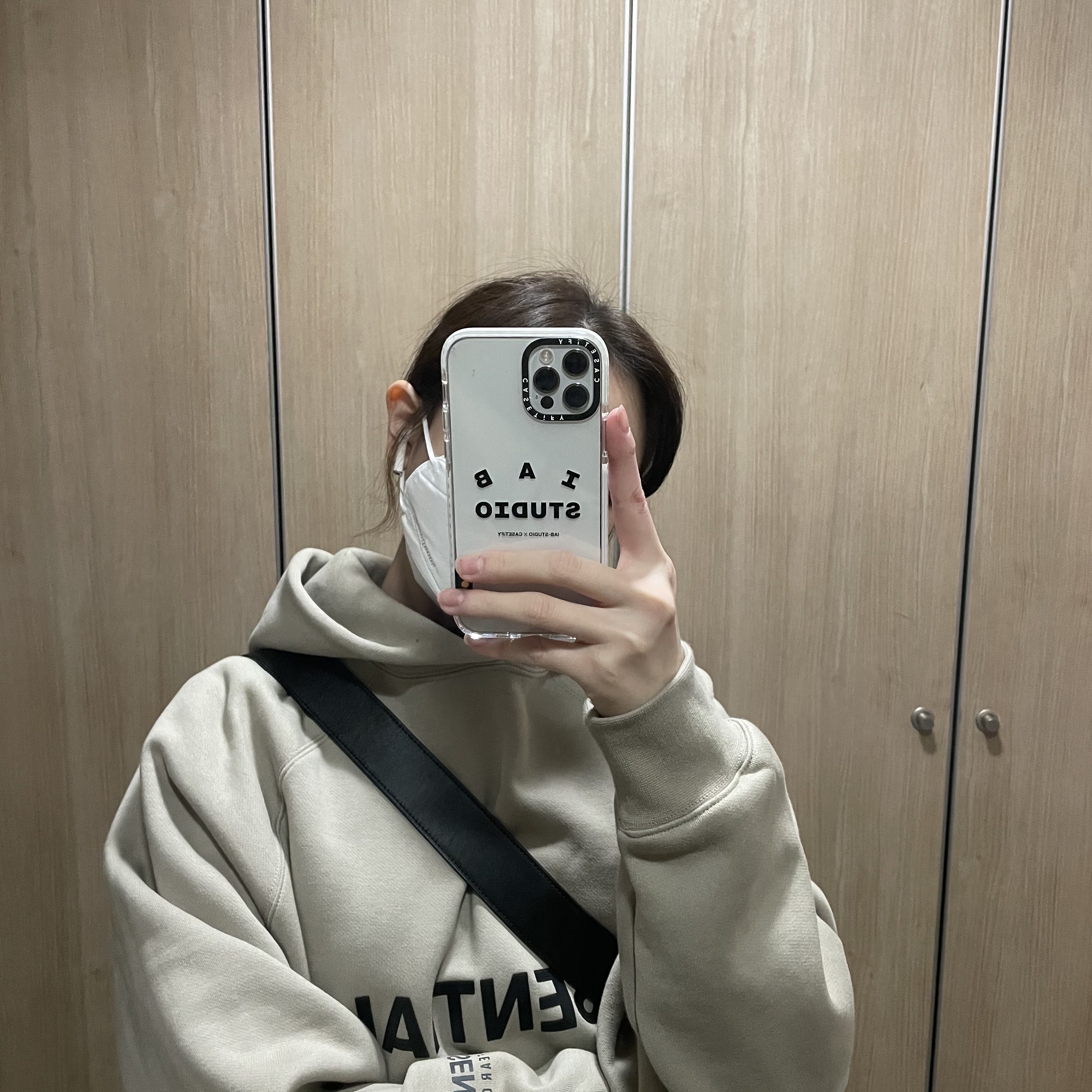 Essentials Knit Sweater Black 2020, Adidas Yeezy Boost 350 V2 Core Black White 2016 착용 스타일 - 2