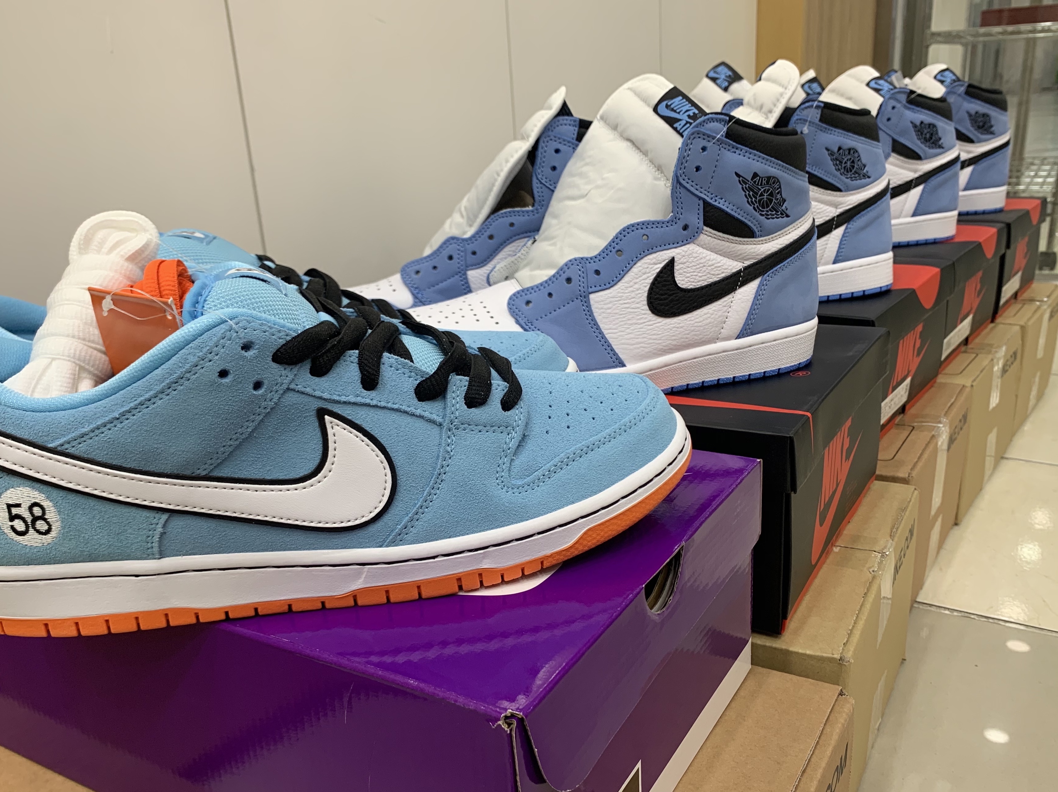 Nike SB Dunk Low Pro Blue Chill, Jordan 1 Retro High OG University Blue 착용 스타일