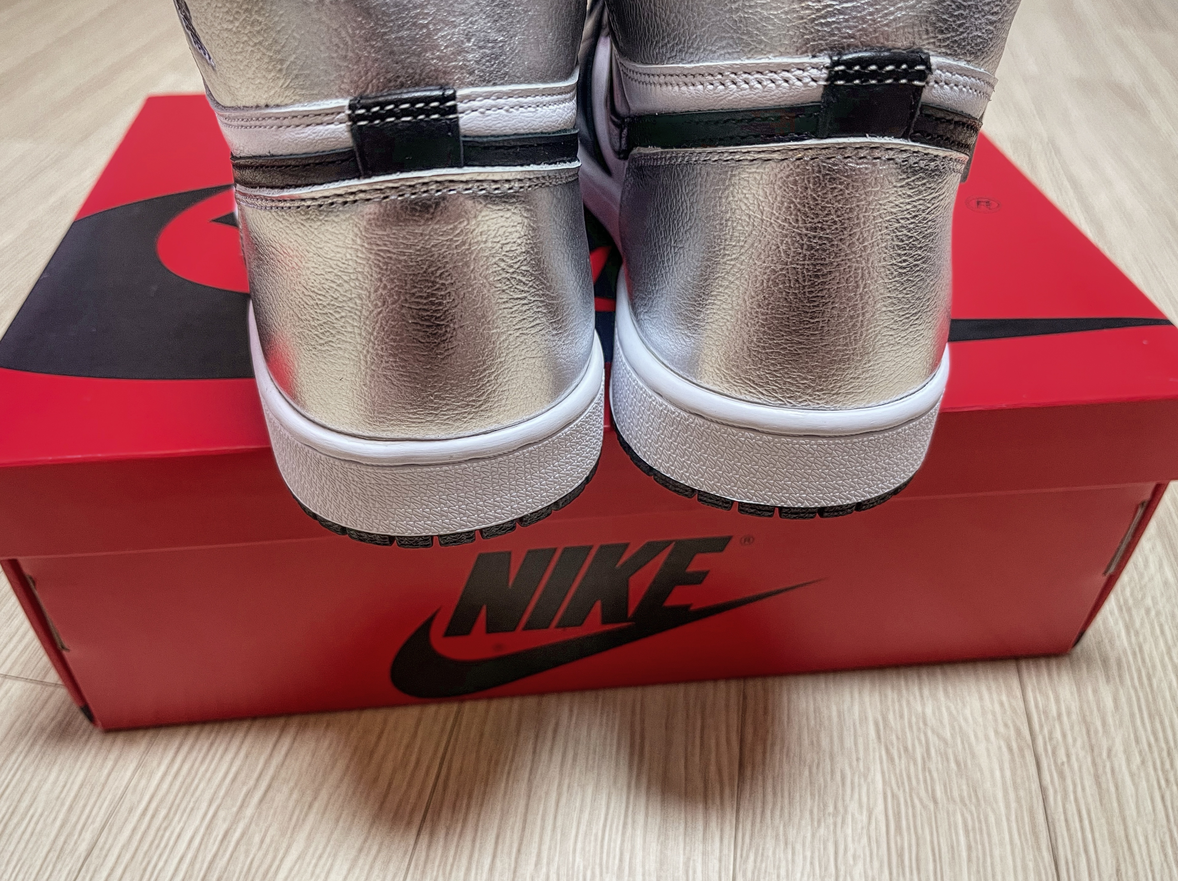(W) Jordan 1 Retro High OG Silver Toe 착용 스타일 - 2