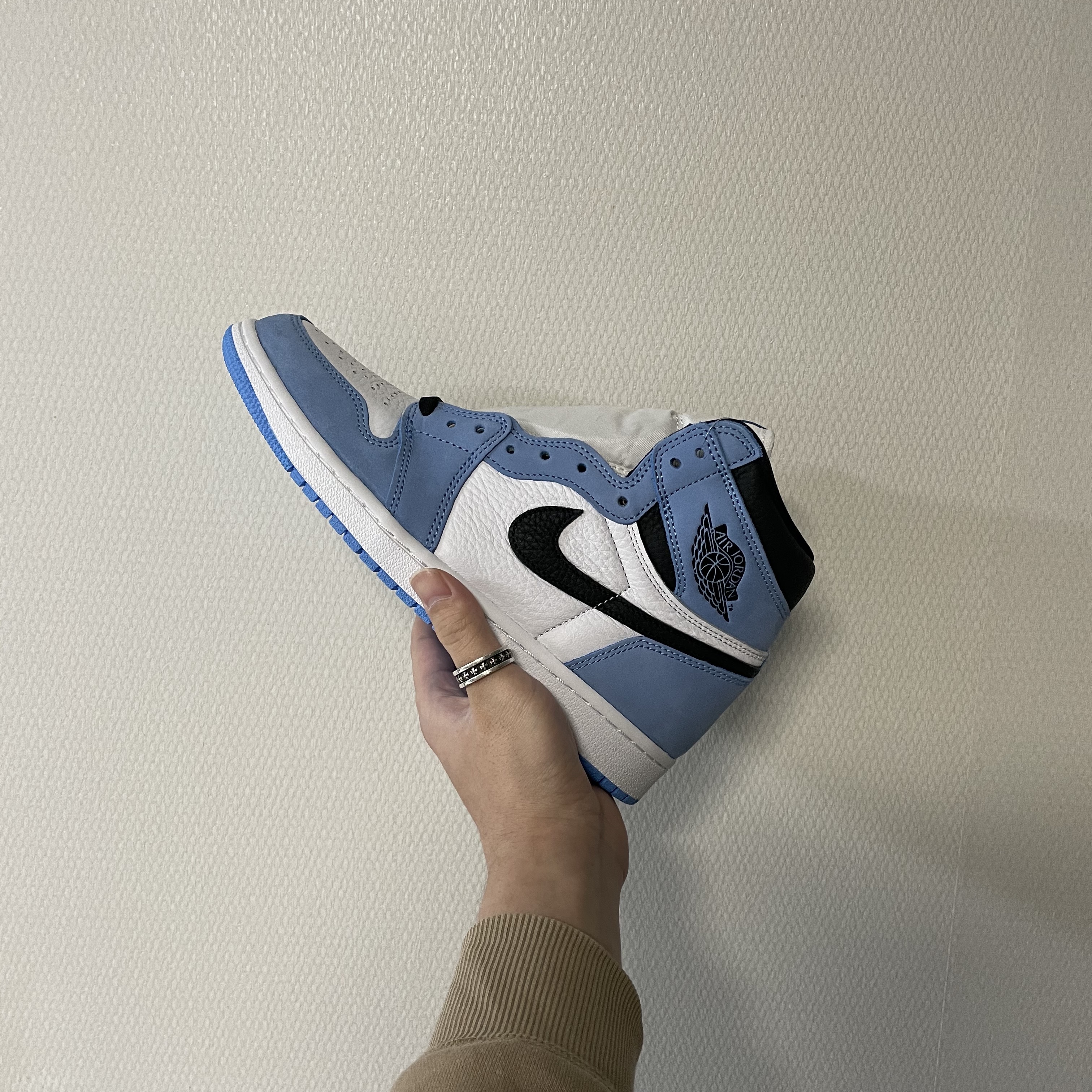 Jordan 1 Retro High OG University Blue 착용 스타일