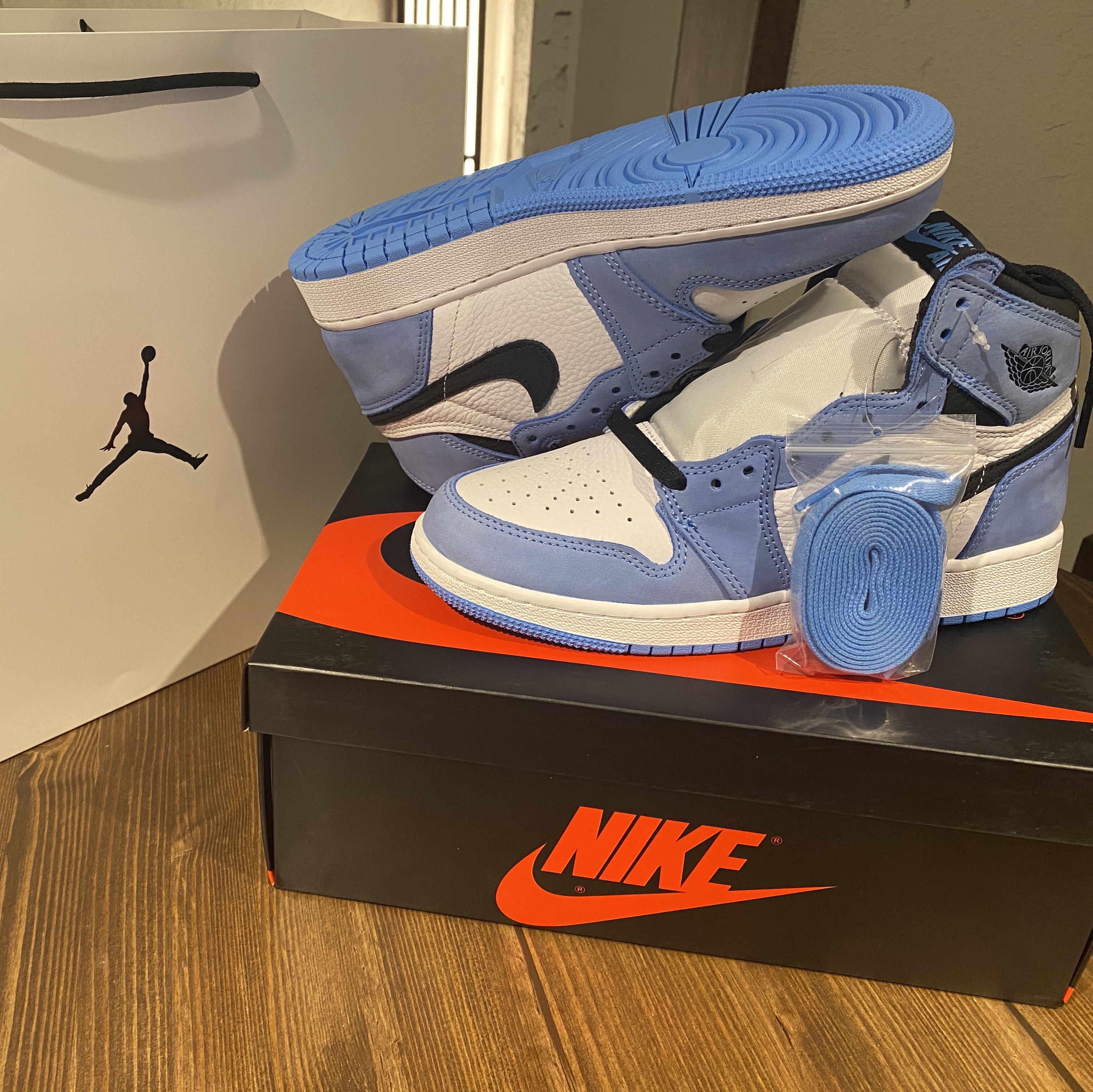 (GS) Jordan 1 Retro High OG University Blue 착용 스타일