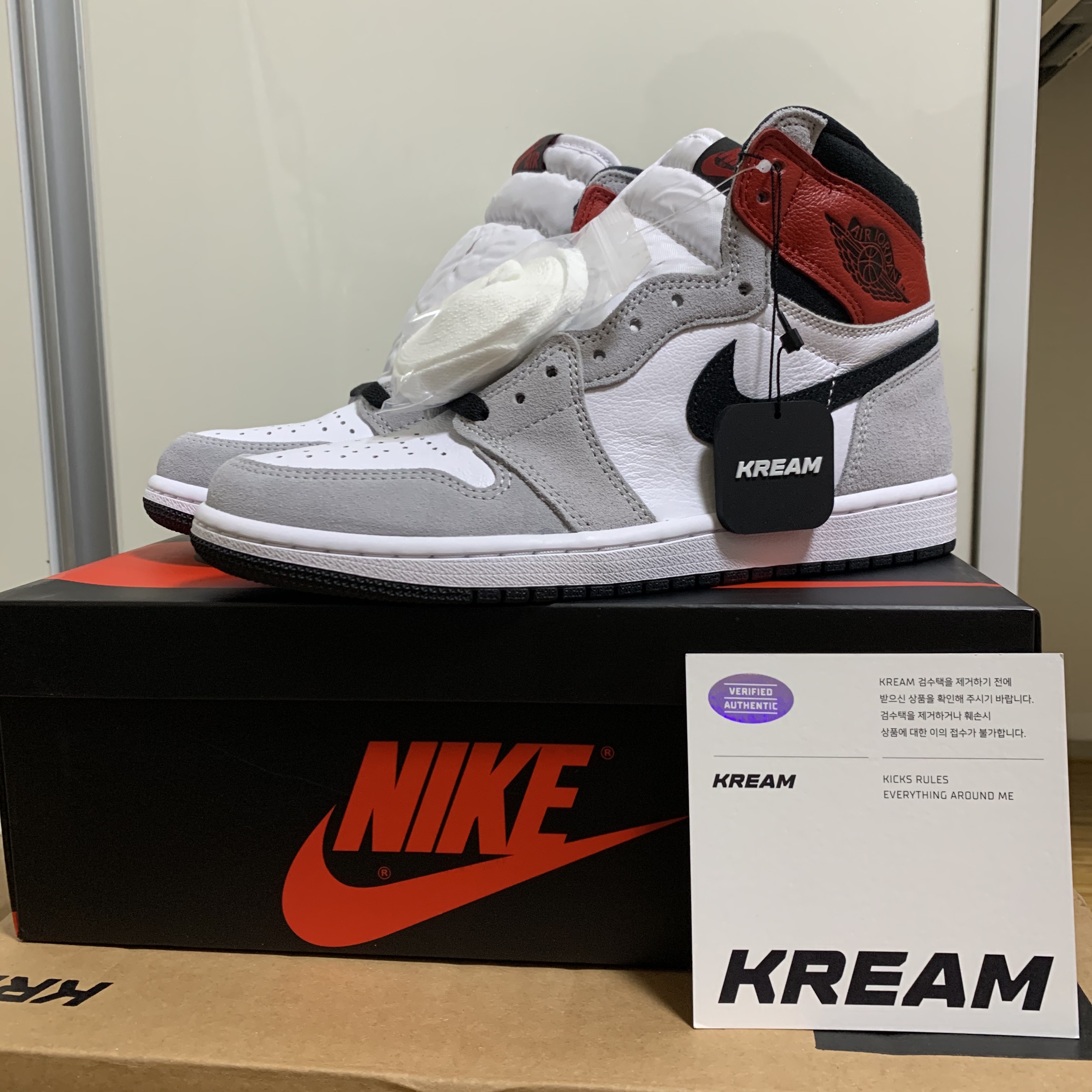 Jordan 1 Retro High OG Light Smoke Grey 착용 스타일 - 2