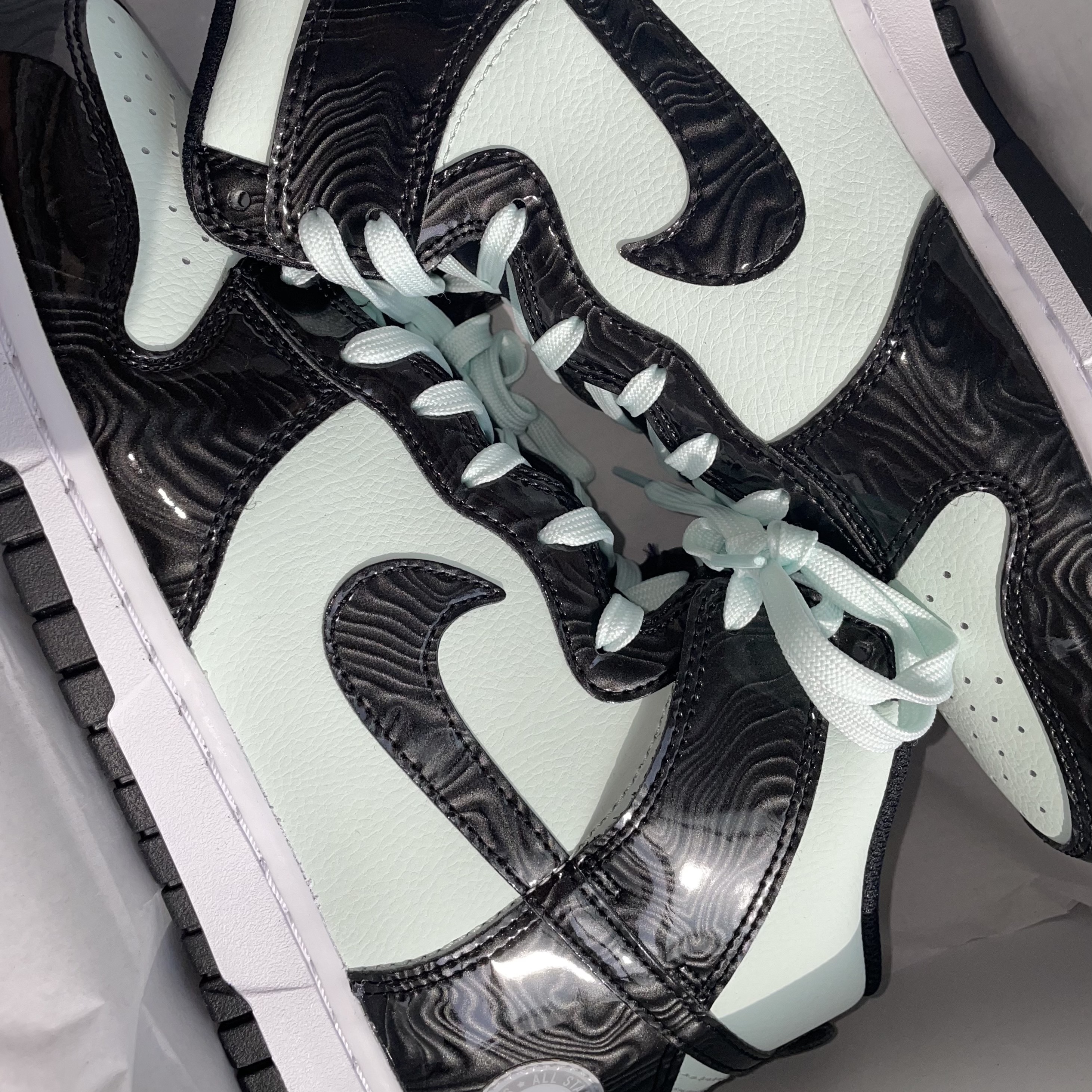 Nike Dunk High Barely Green 착용 스타일
