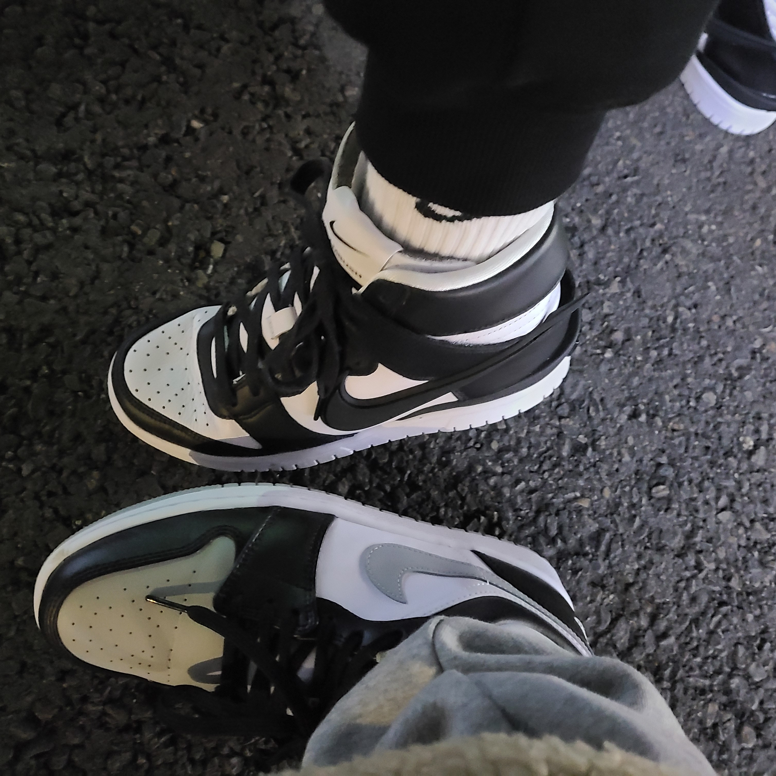 Nike x Ambush Dunk High Black, Jordan 1 Low Black Light Smoke Grey 착용 스타일