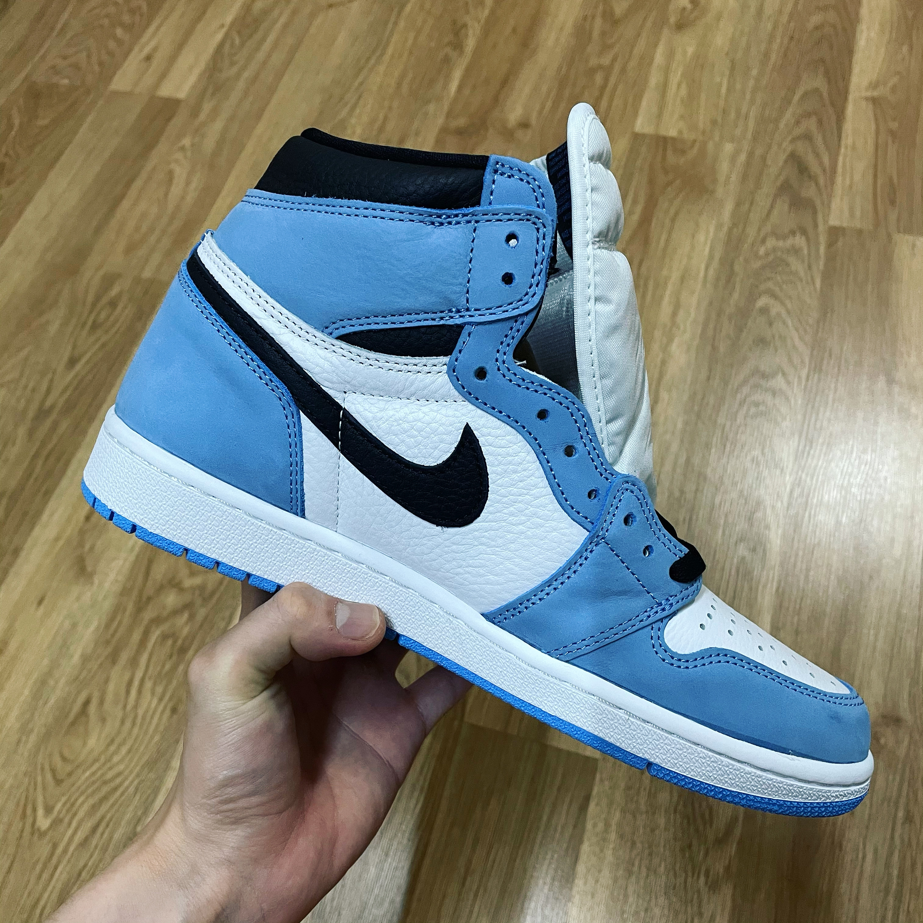 Jordan 1 Retro High OG University Blue 착용 스타일