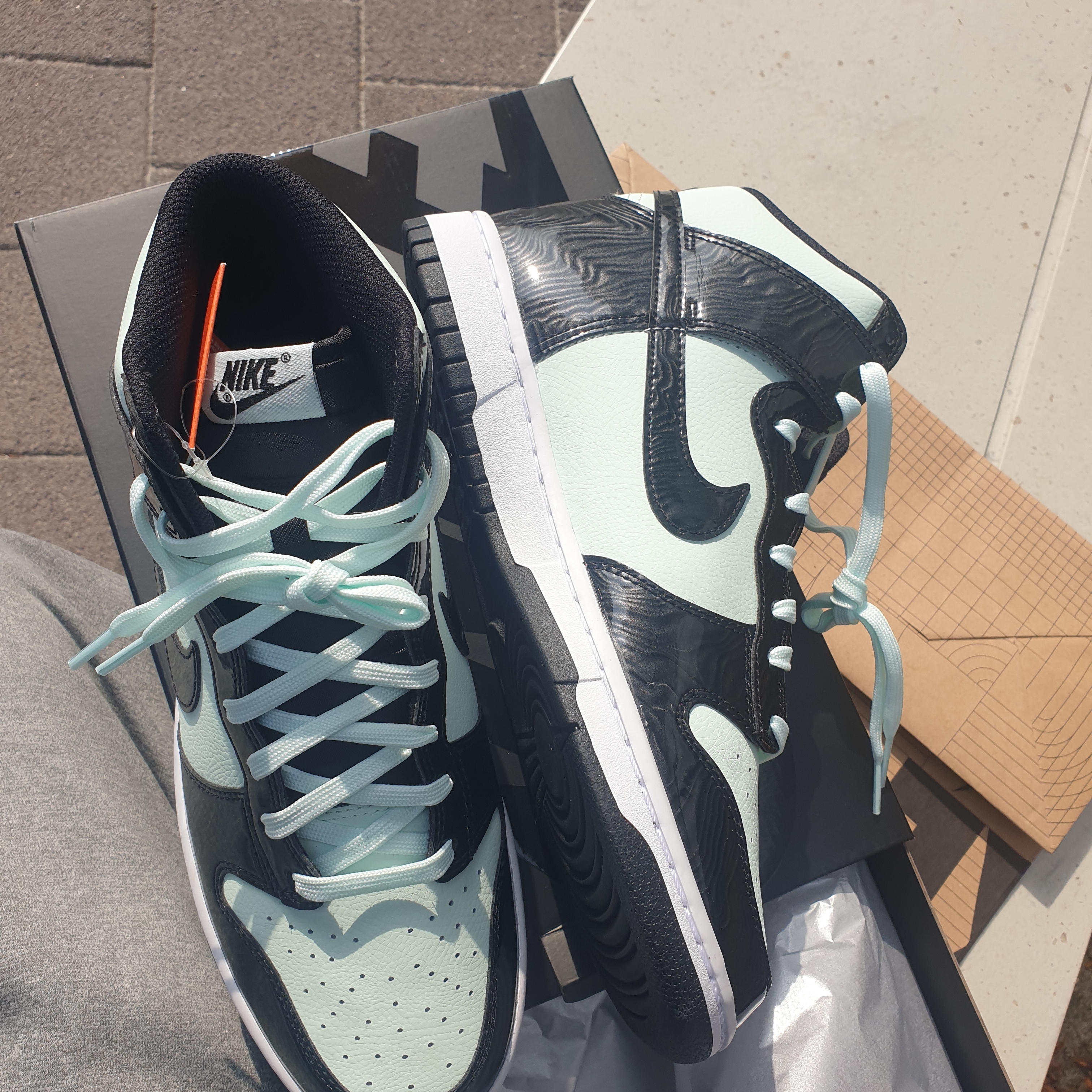 Nike Dunk High Barely Green 착용 스타일