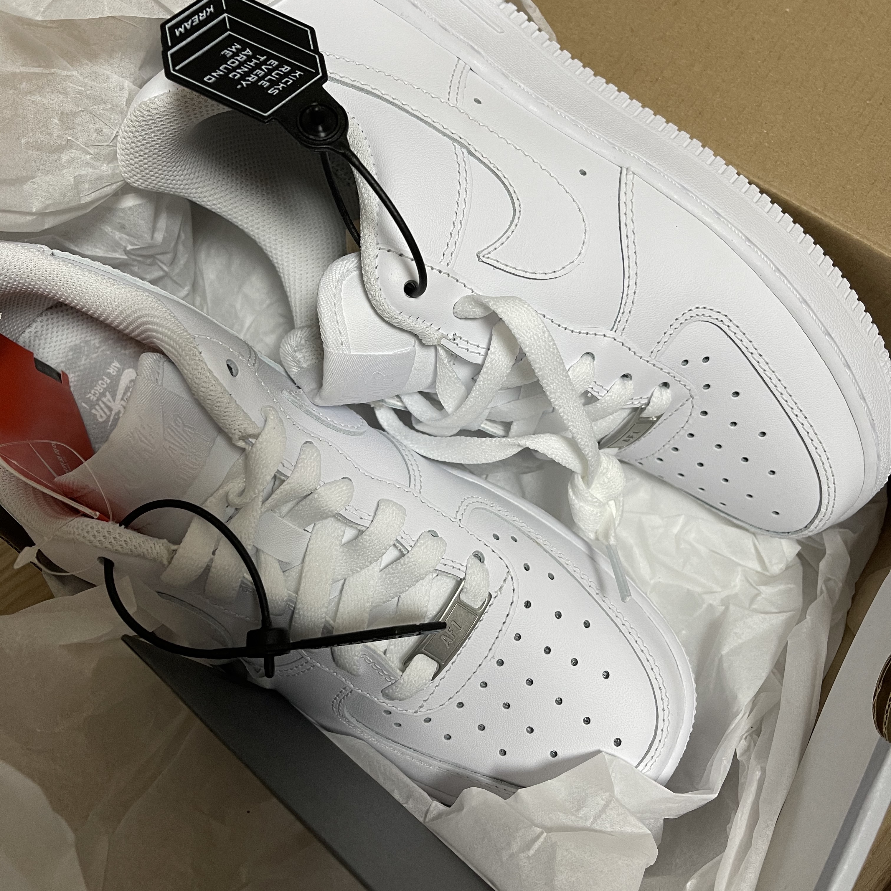Nike Air Force 1 '07 Low White 착용 스타일 - 2