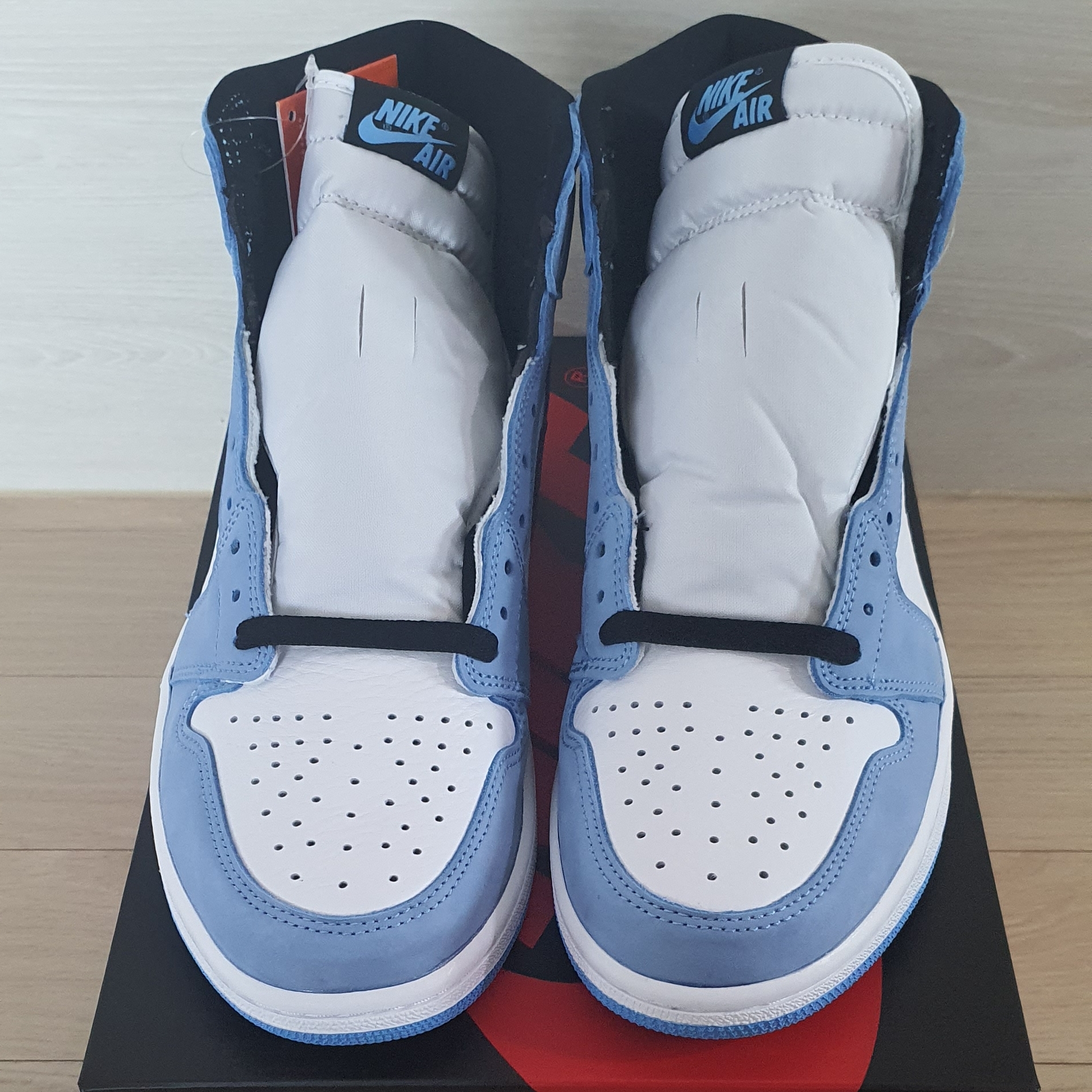 Jordan 1 Retro High OG University Blue 착용 스타일 - 4