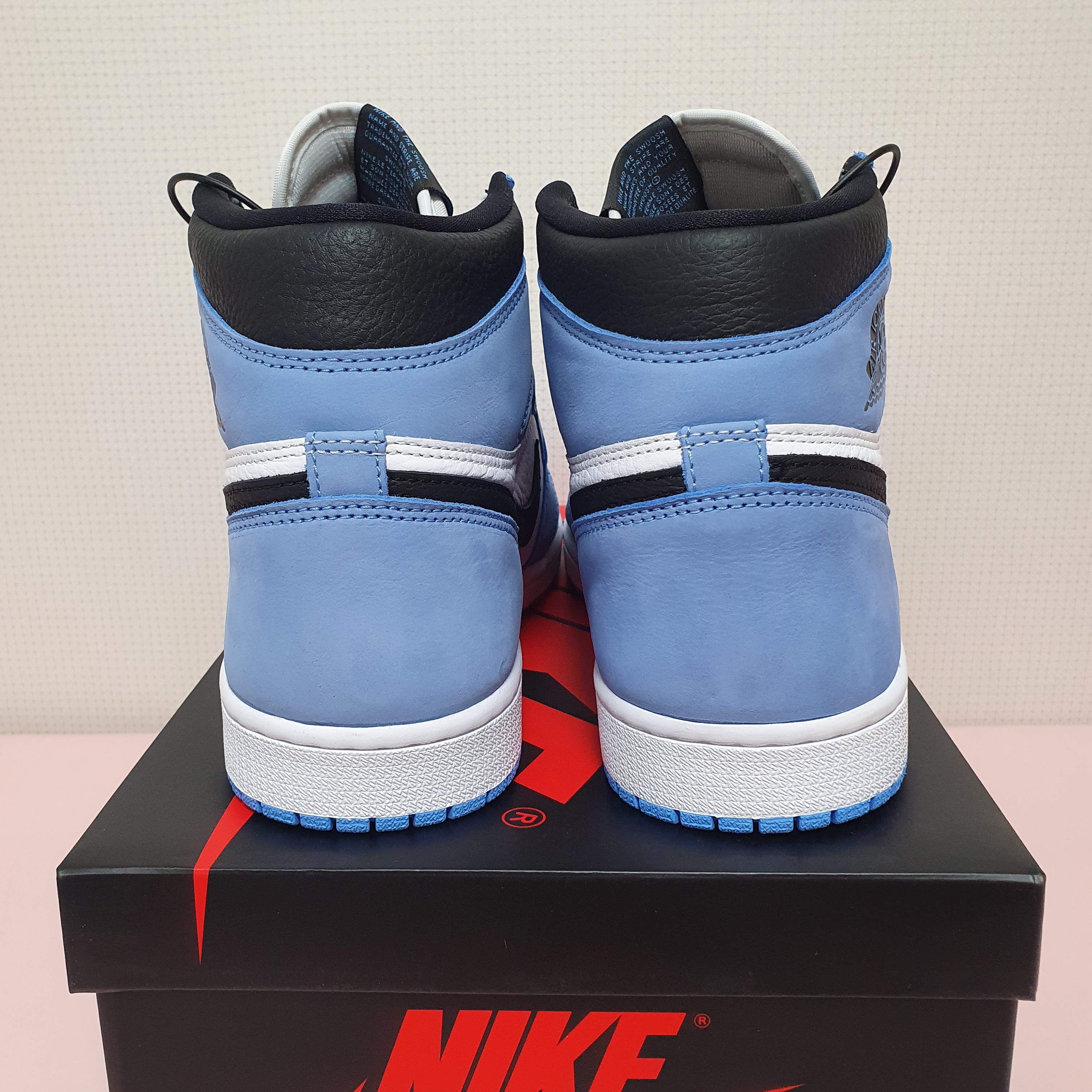 Jordan 1 Retro High OG University Blue 착용 스타일 - 4
