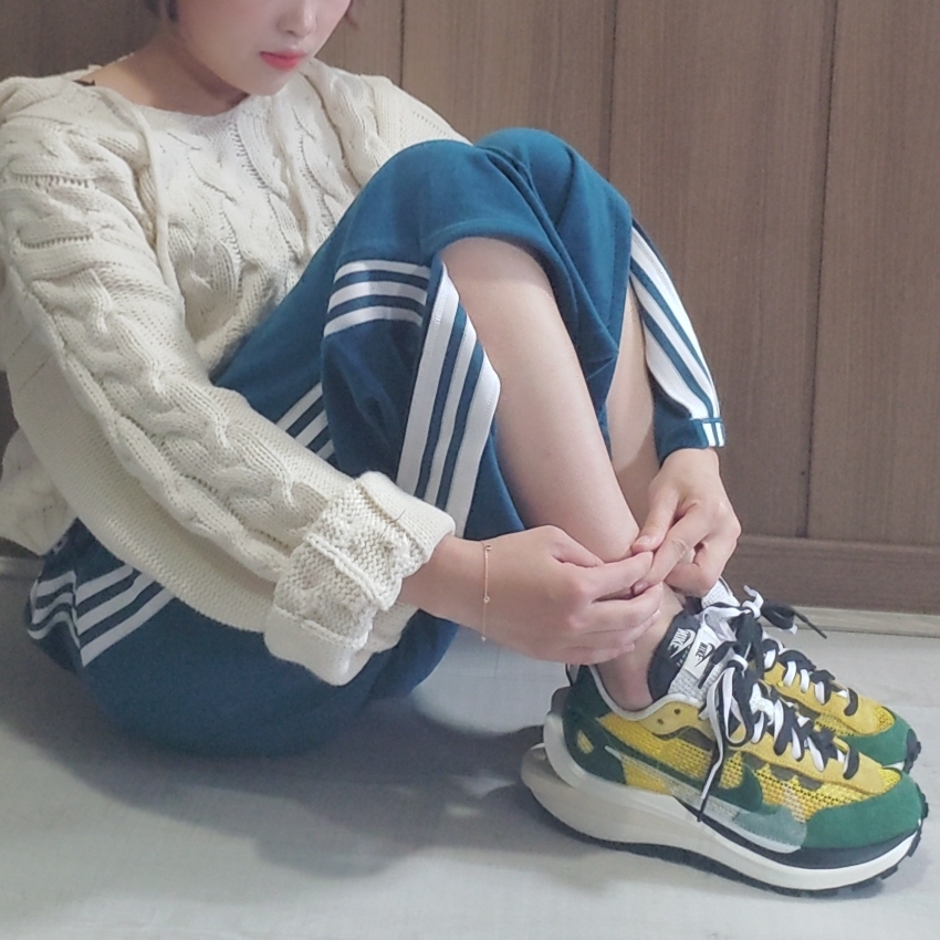 Nike x Sacai VaporWaffle Tour Yellow & Gorge Green Sail 착용 스타일