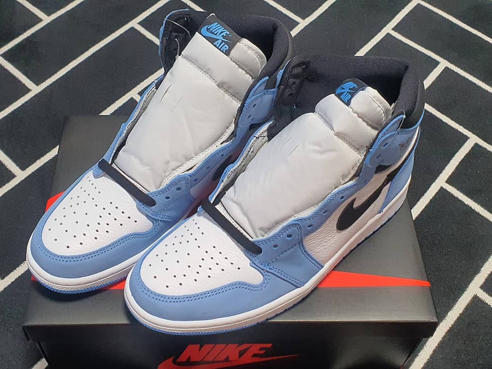 Jordan 1 Retro High OG University Blue 착용 스타일 - 2