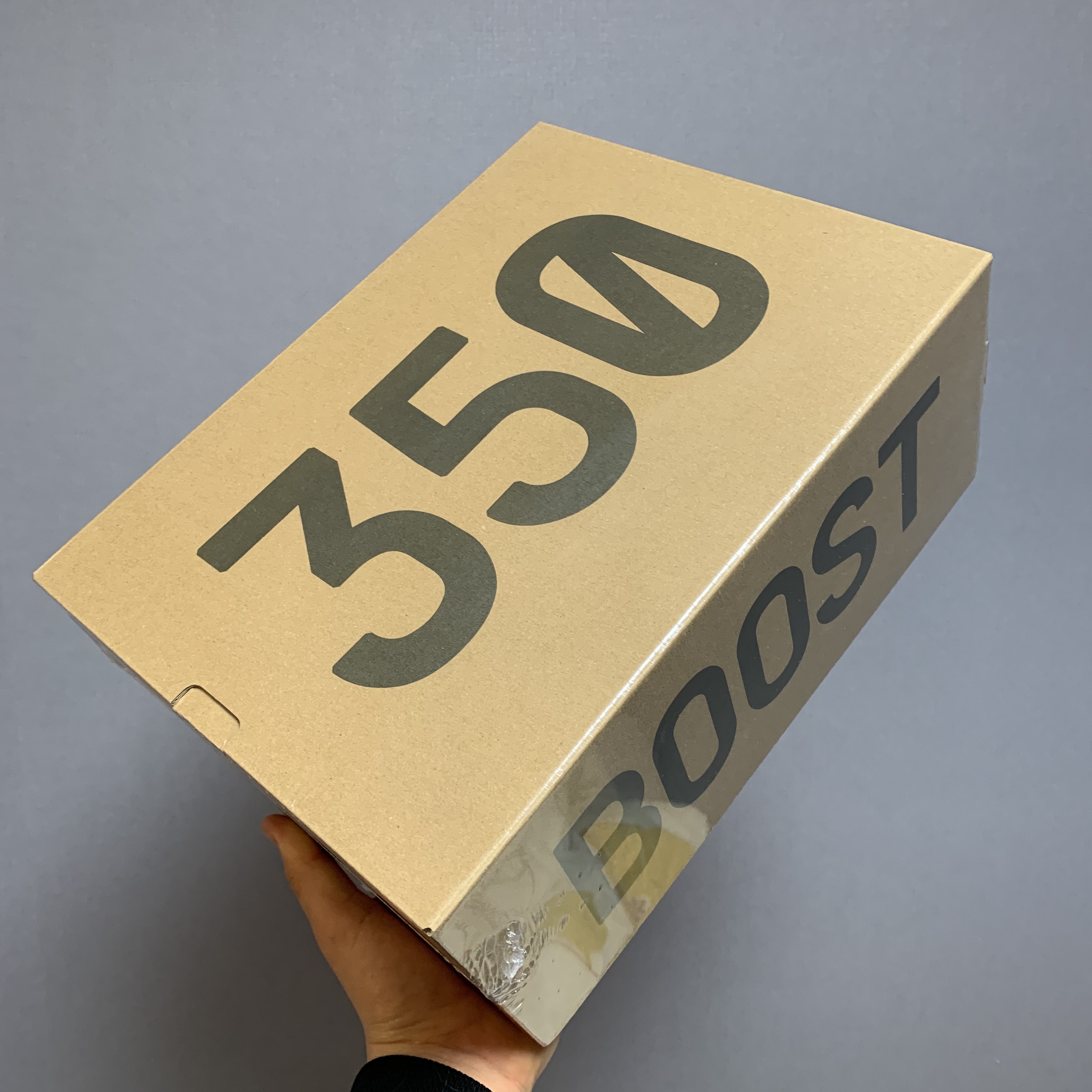 Adidas Yeezy Boost 350 V2 Cinder 착용 스타일 - 3