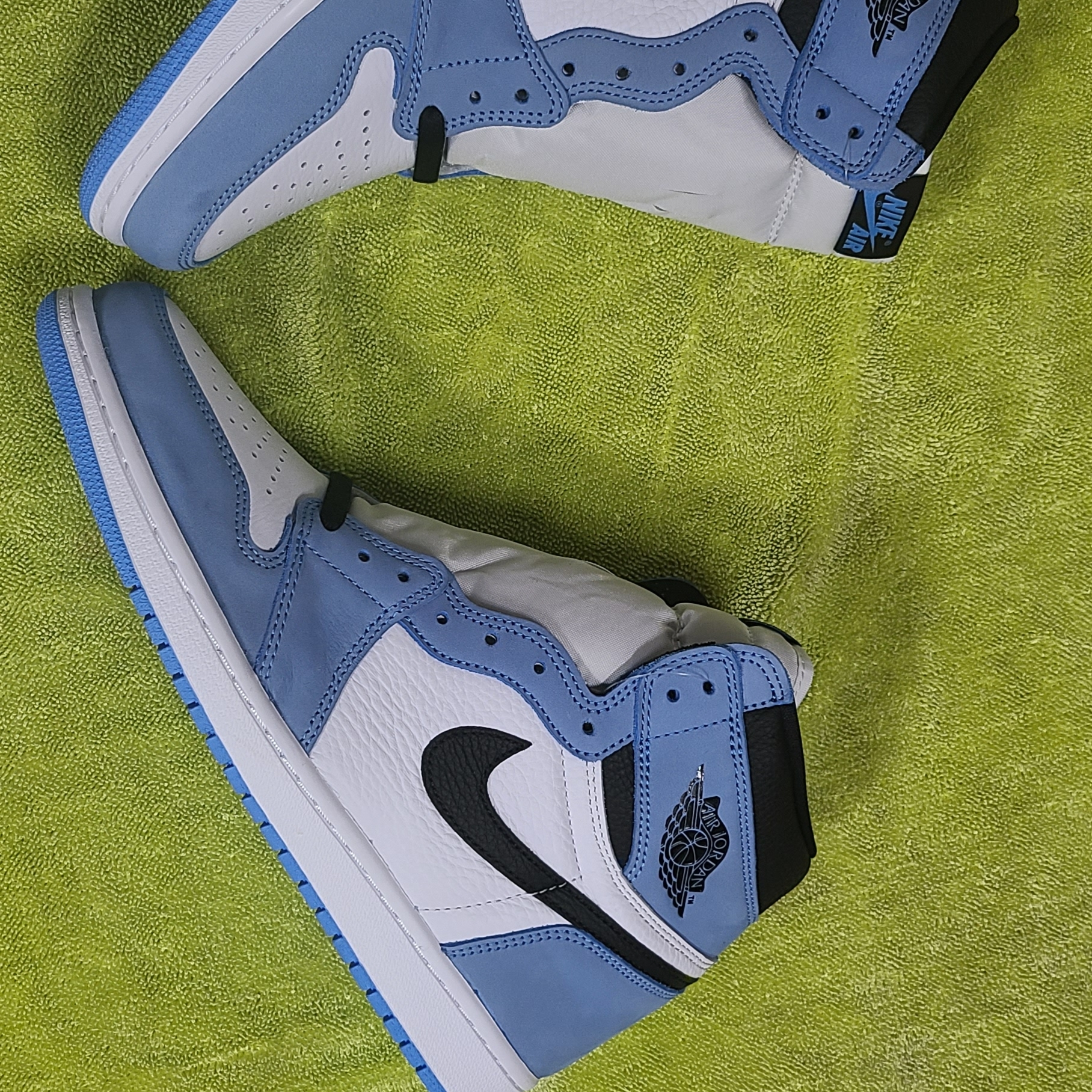 Jordan 1 Retro High OG University Blue 착용 스타일 - 2